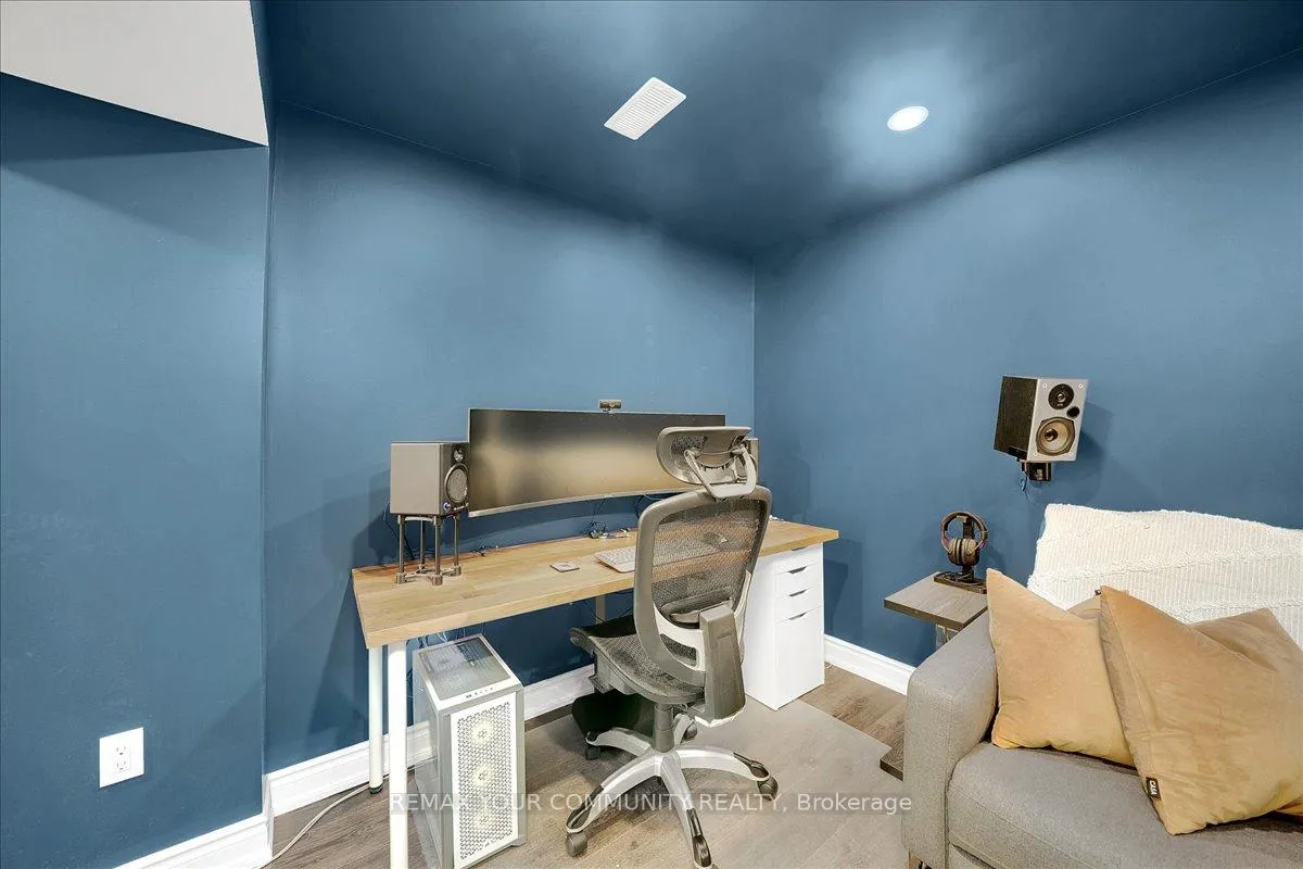 Photo 30 of 202 Matthew Drive, Vaughan, East Woodbridge — HOMEH