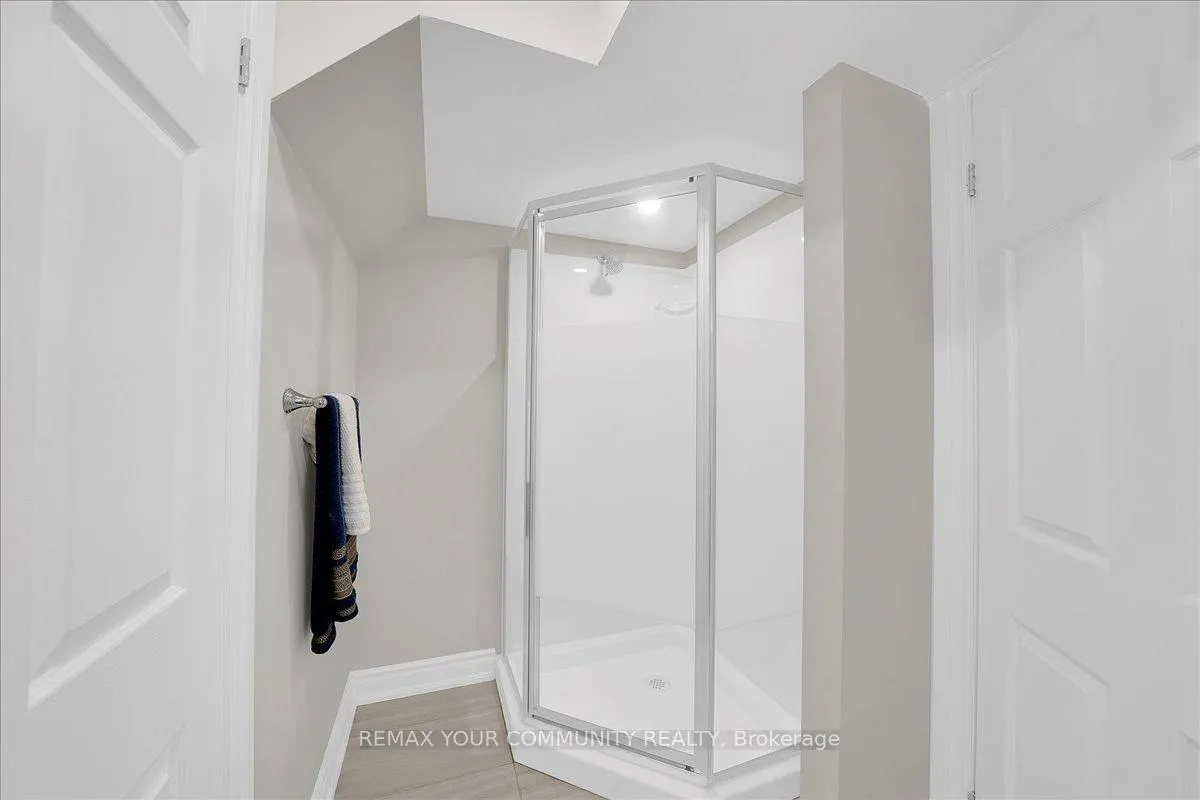 Photo 36 of 202 Matthew Drive, Vaughan, East Woodbridge — HOMEH
