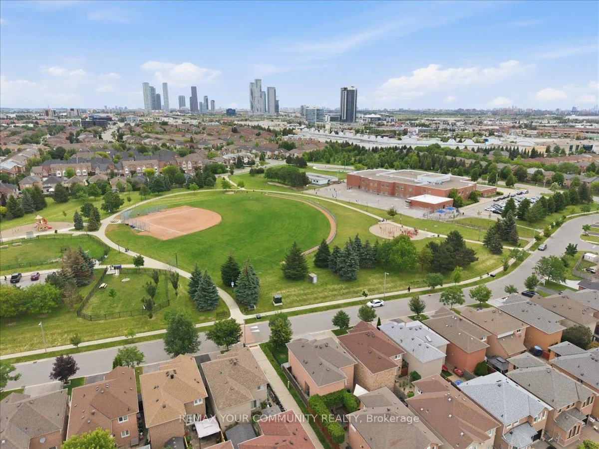 Photo 43 of 202 Matthew Drive, Vaughan, East Woodbridge — HOMEH
