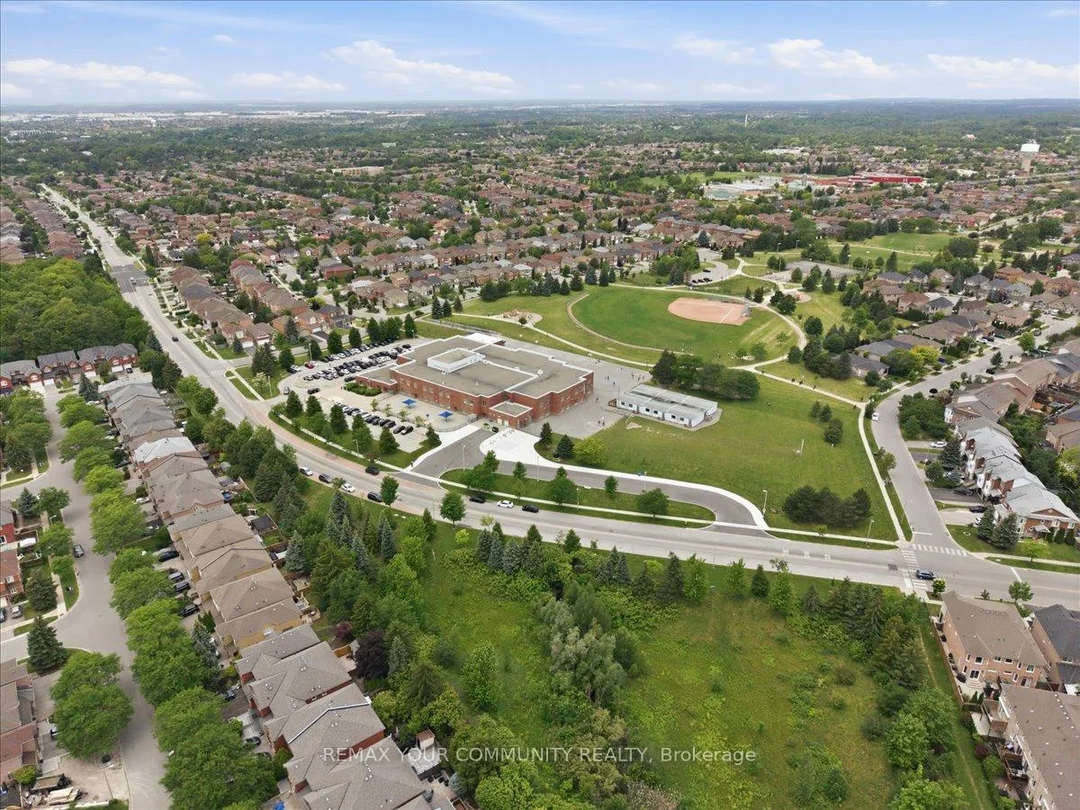 Photo 46 of 202 Matthew Drive, Vaughan, East Woodbridge — HOMEH
