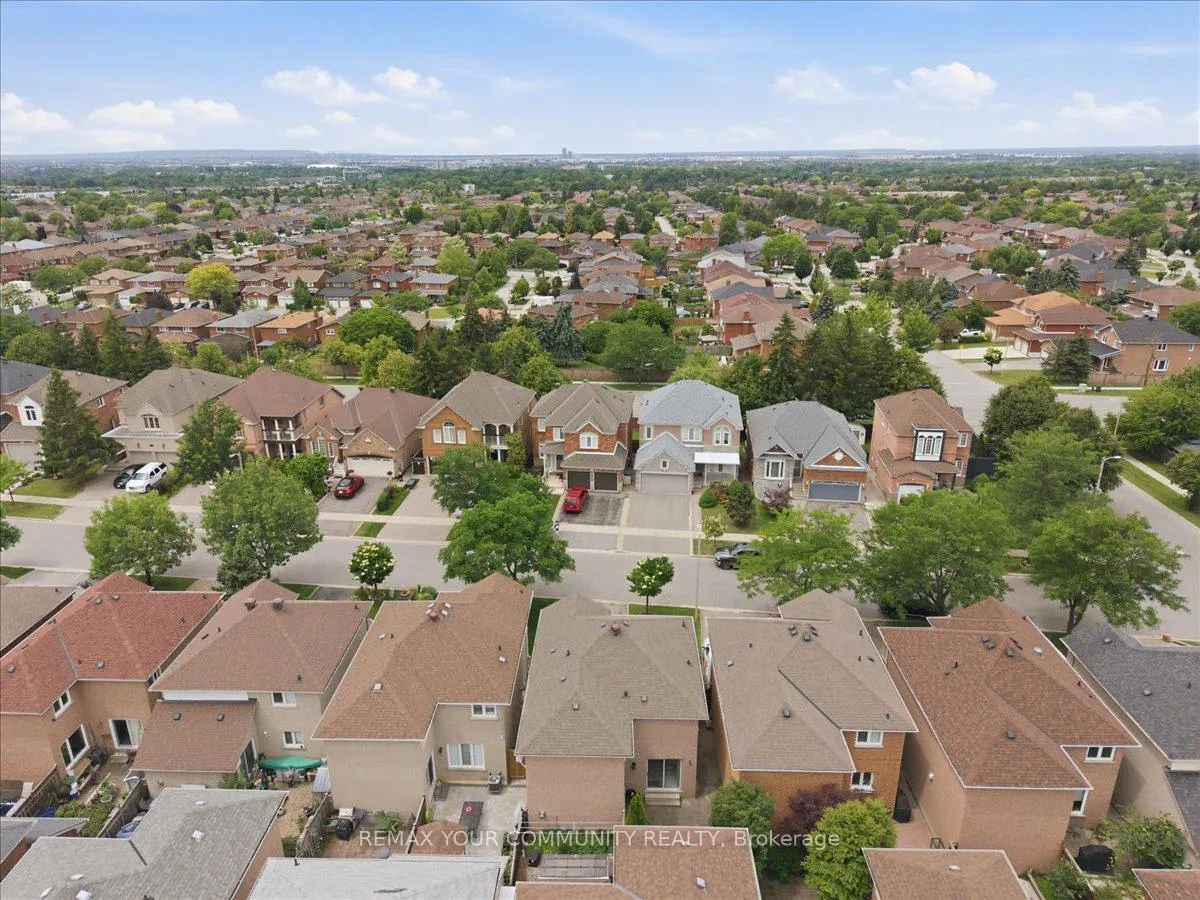 Photo 47 of 202 Matthew Drive, Vaughan, East Woodbridge — HOMEH