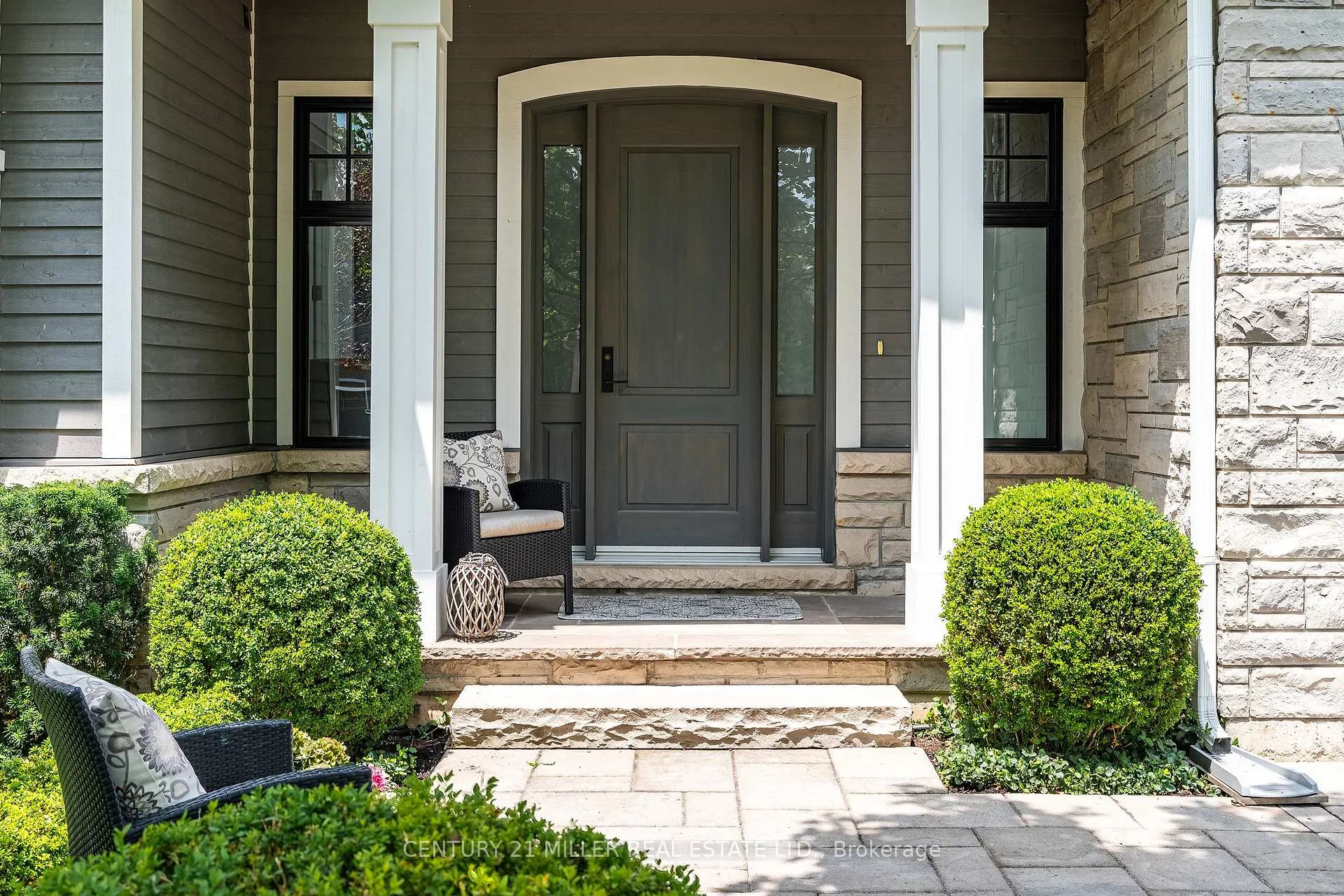 Photo 5 of 487 Orchard Drive, Oakville, West — HOMEH