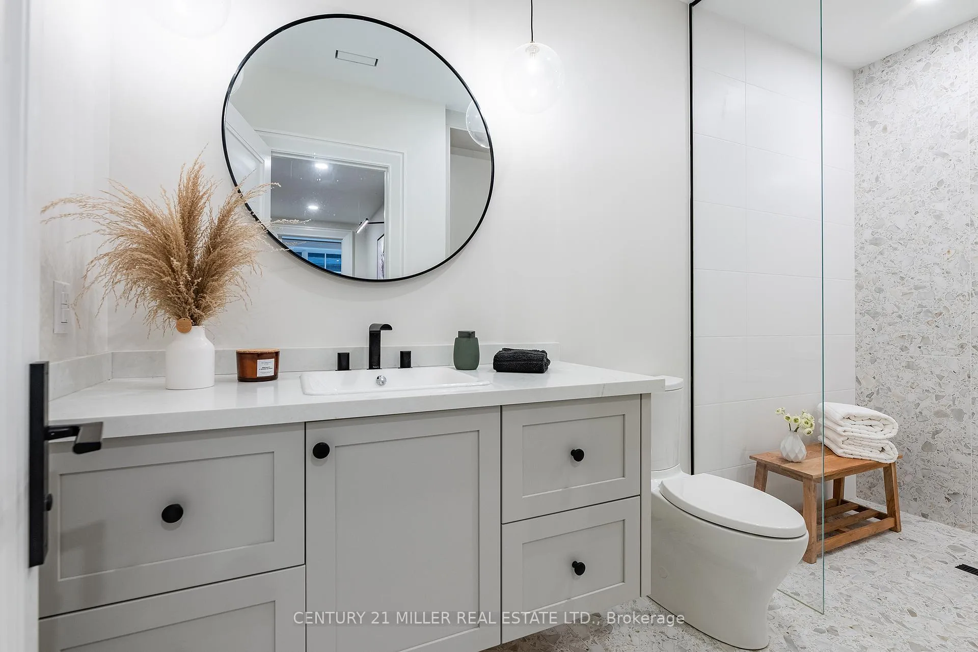 Photo 40 of 487 Orchard Drive, Oakville, West — HOMEH