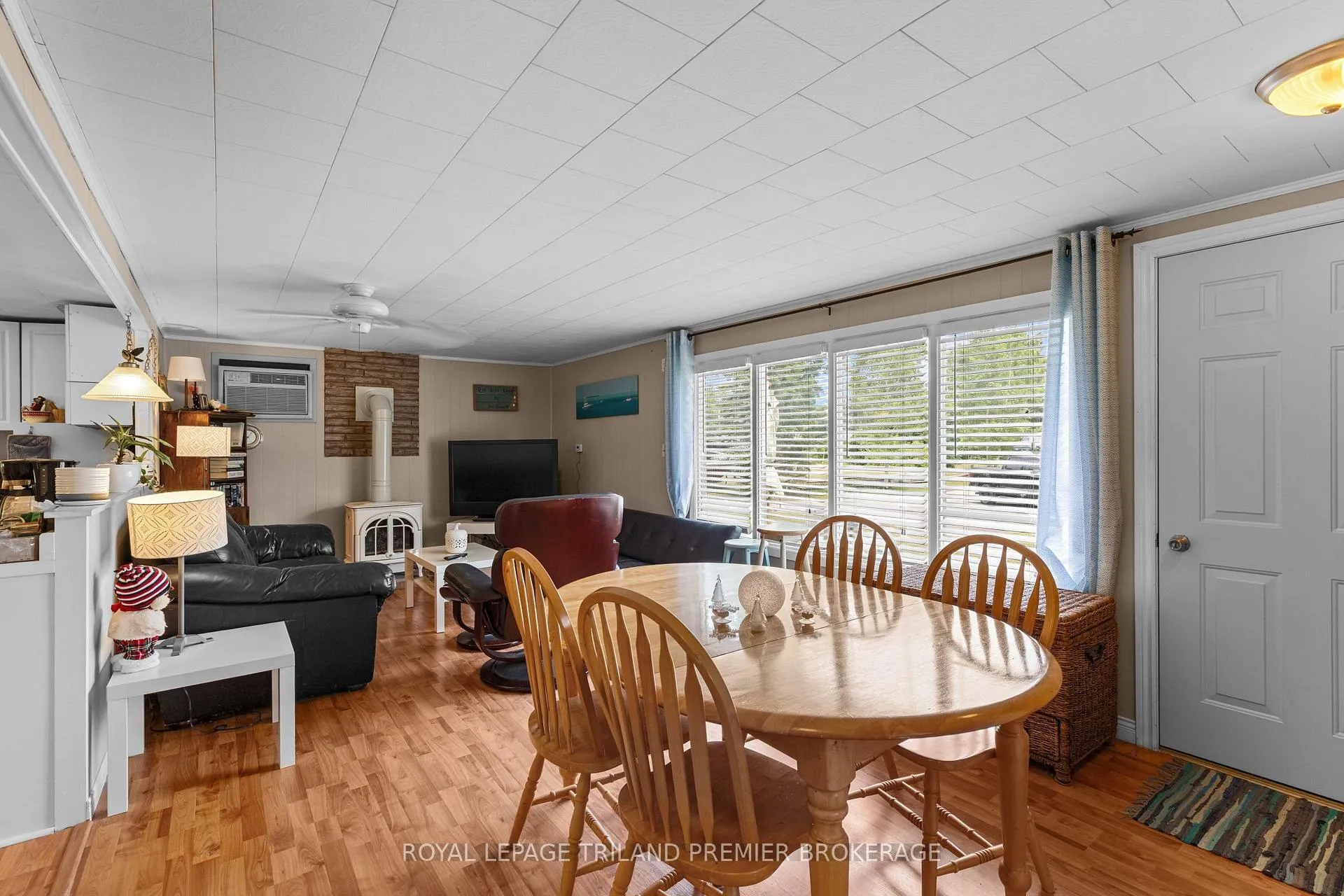 Photo 3 of 7755 Patrick Street, Lambton Shores, Port Franks — HOMEH