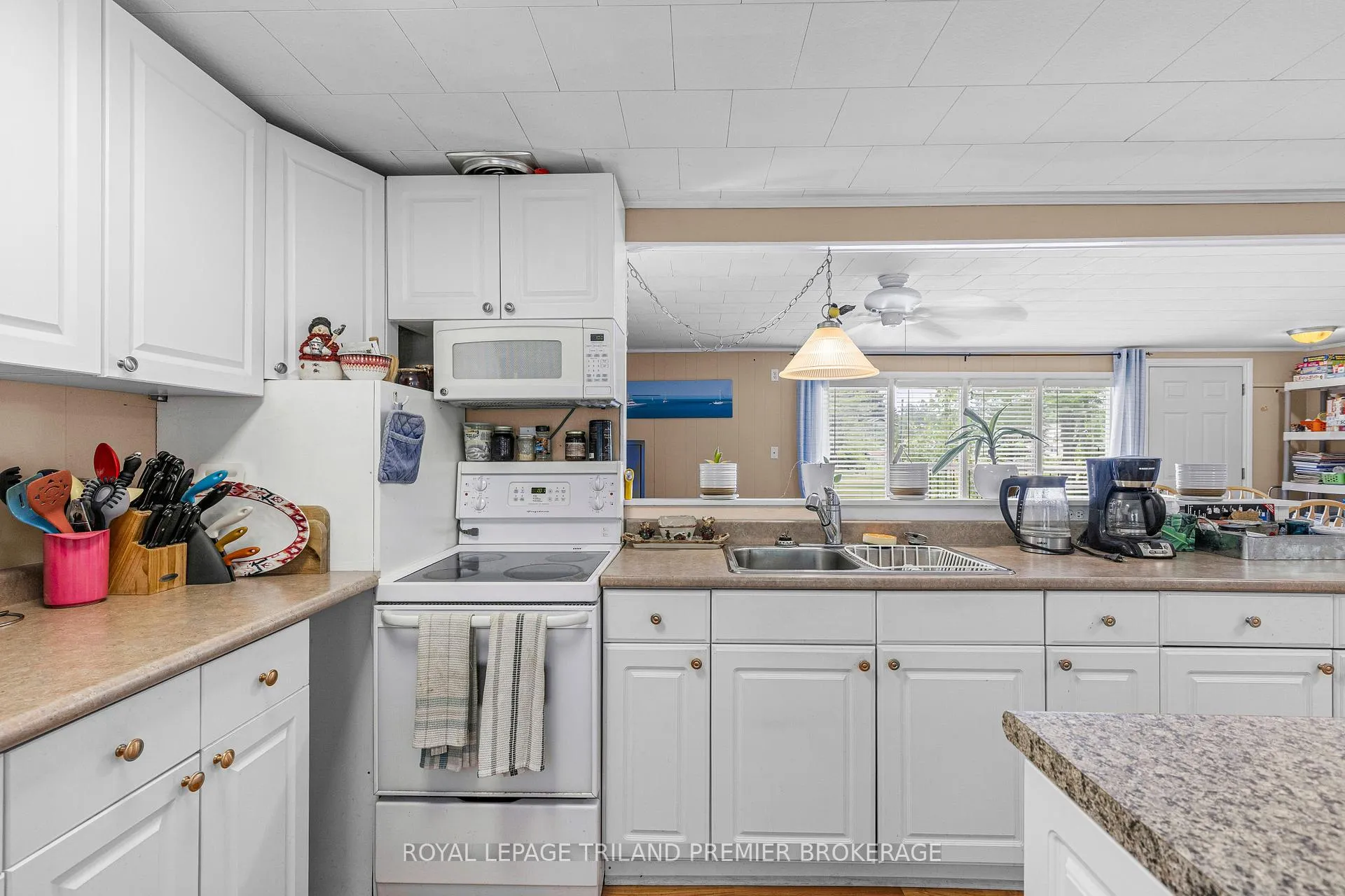 Photo 11 of 7755 Patrick Street, Lambton Shores, Port Franks — HOMEH