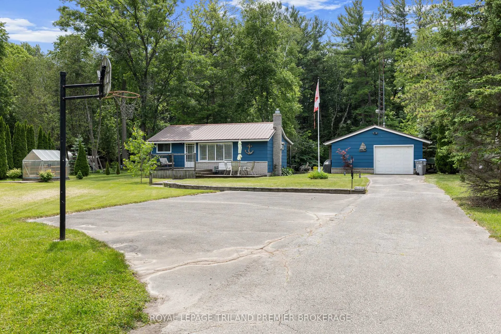 Photo 32 of 7755 Patrick Street, Lambton Shores, Port Franks — HOMEH