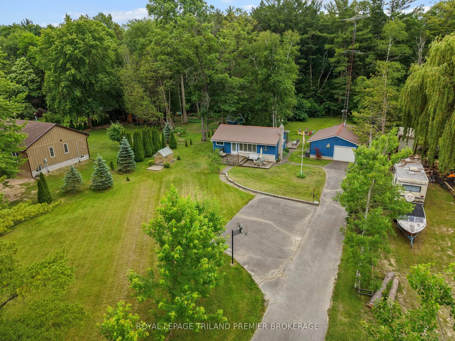 Photo 34 of 7755 Patrick Street, Lambton Shores, Port Franks — HOMEH