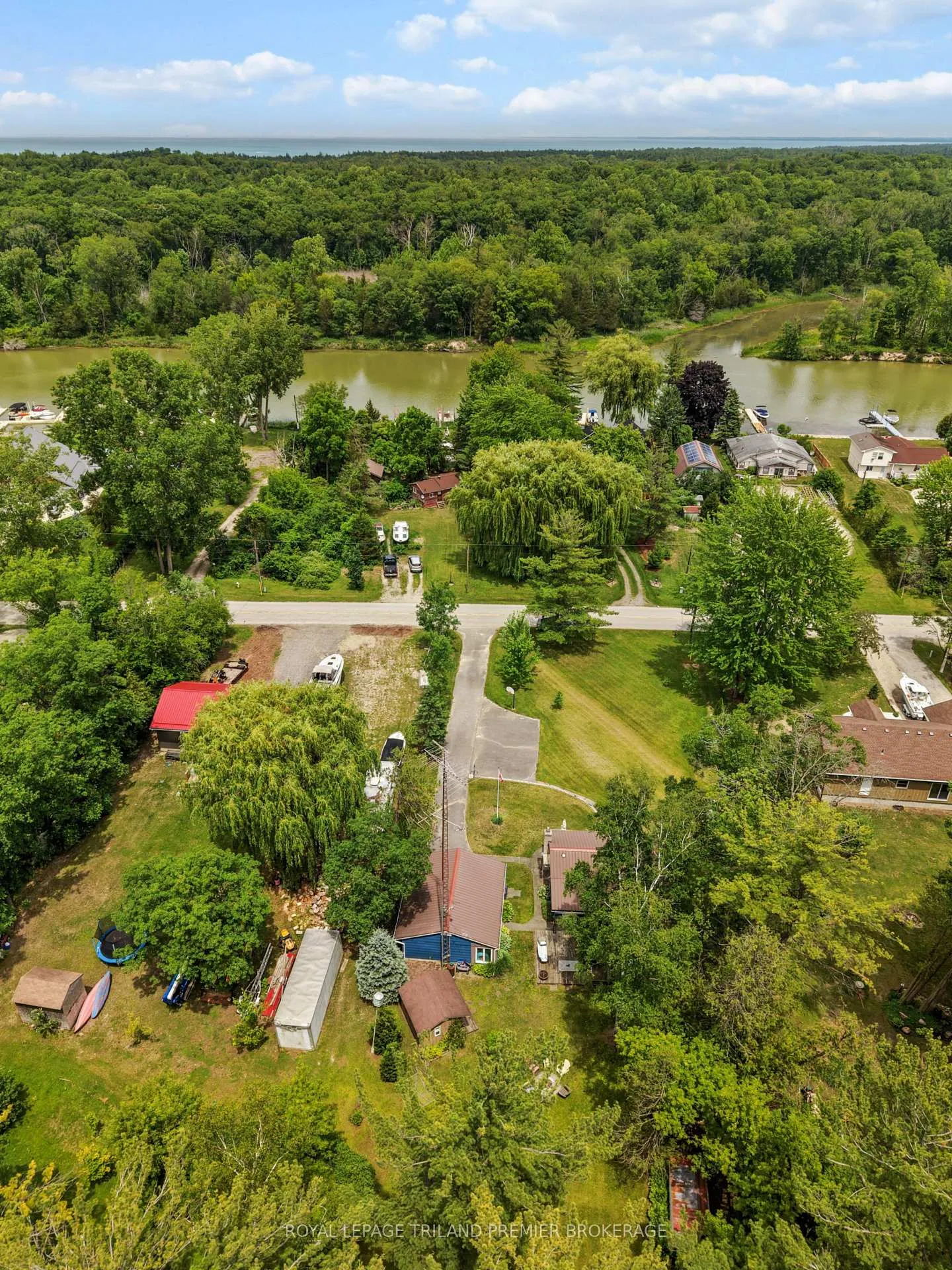 Photo 37 of 7755 Patrick Street, Lambton Shores, Port Franks — HOMEH