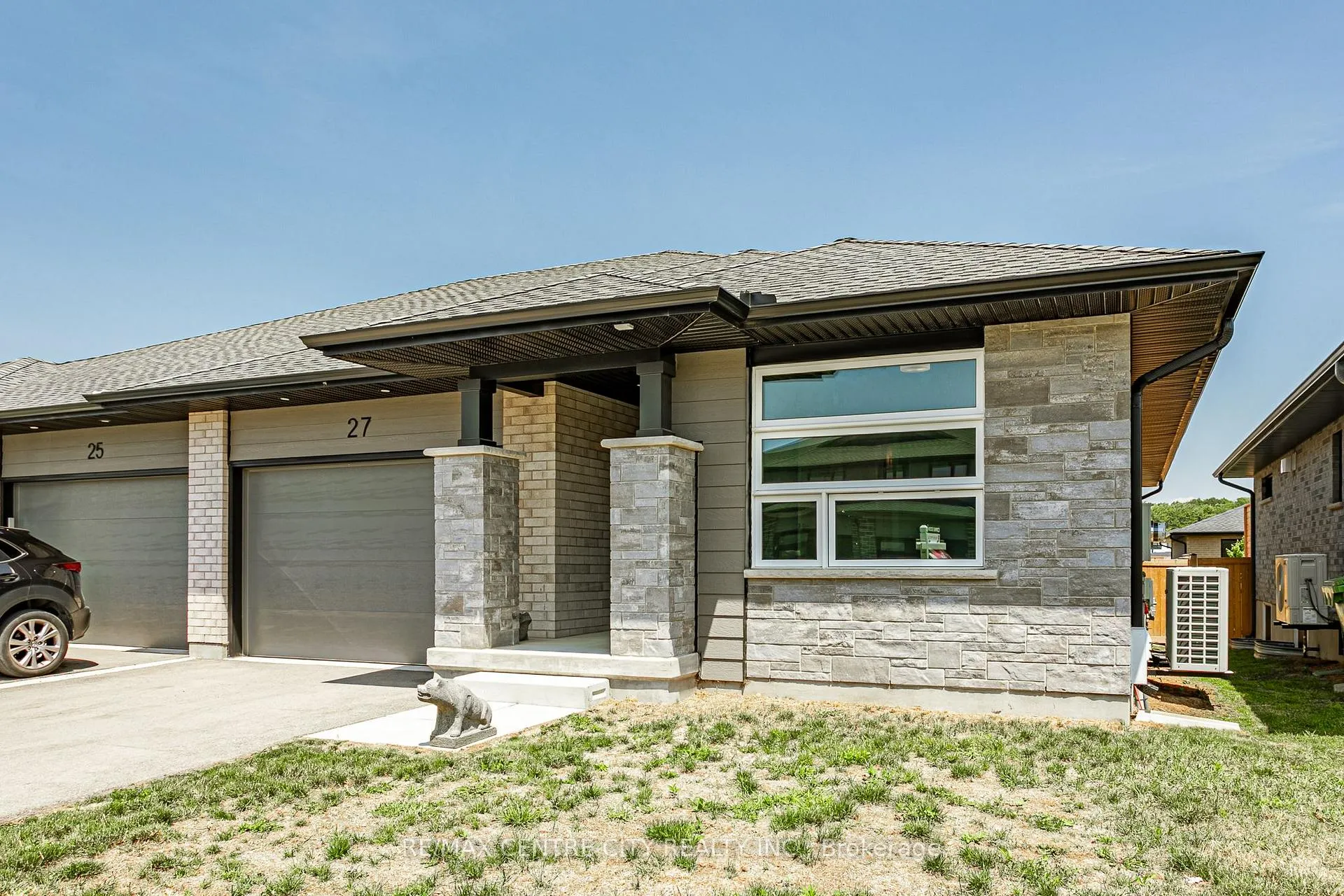 Photo 2 of 27 Silverleaf Path, St. Thomas — HOMEH