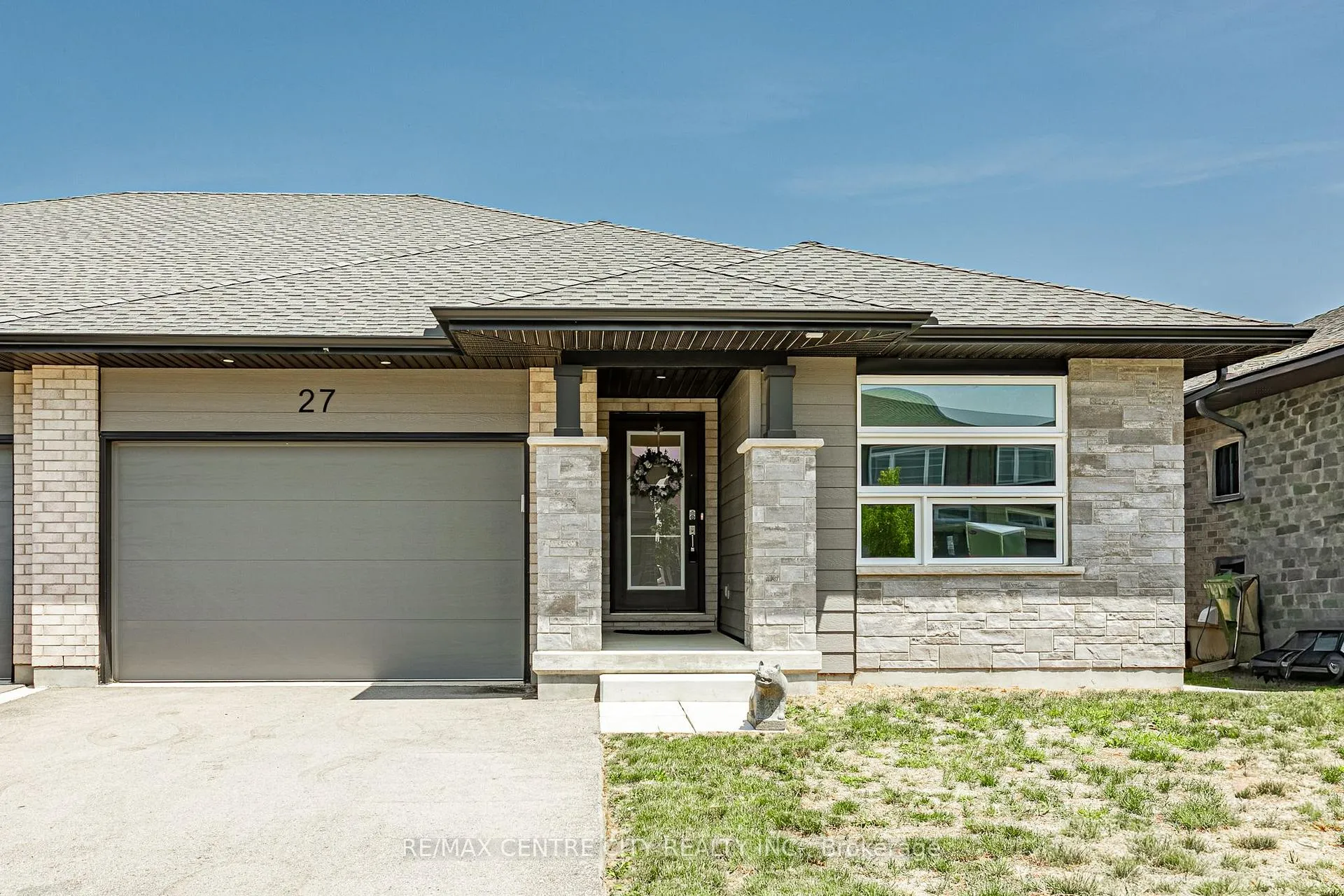 Photo 3 of 27 Silverleaf Path, St. Thomas — HOMEH
