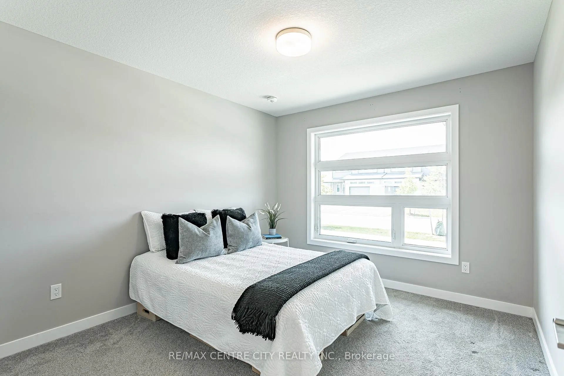 Photo 19 of 27 Silverleaf Path, St. Thomas — HOMEH
