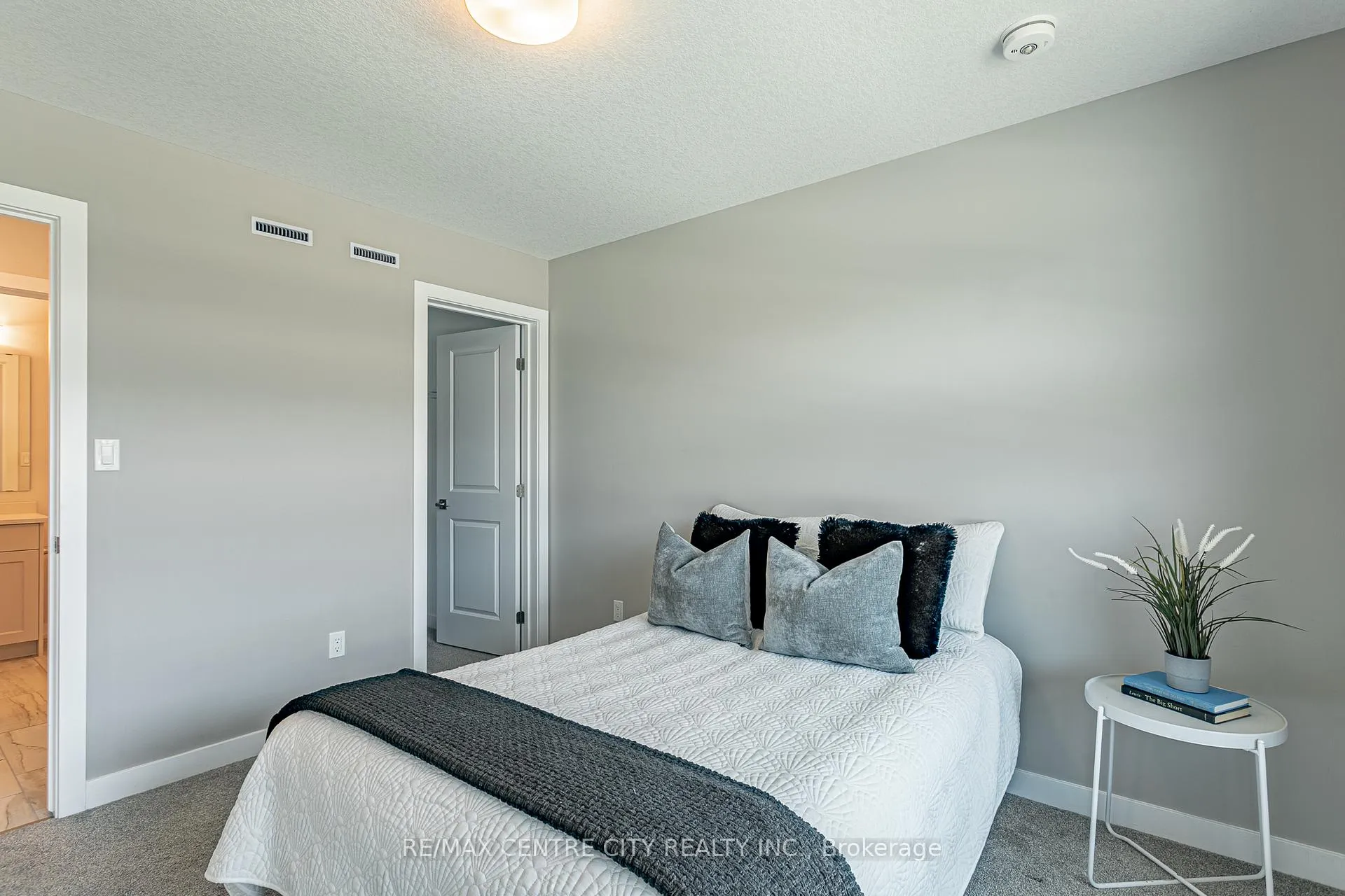 Photo 20 of 27 Silverleaf Path, St. Thomas — HOMEH