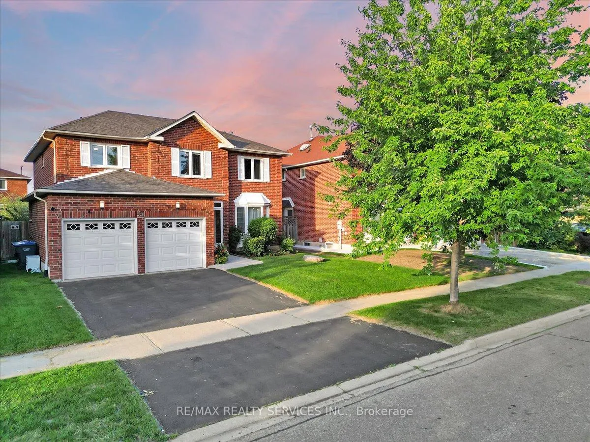 Photo 1 of 13 Corkett Drive, Brampton, Northwood Park — HOMEH