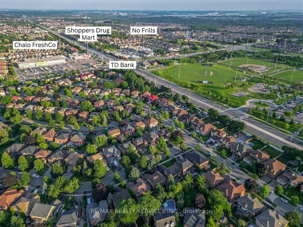 Photo 3 of 13 Corkett Drive, Brampton, Northwood Park — HOMEH