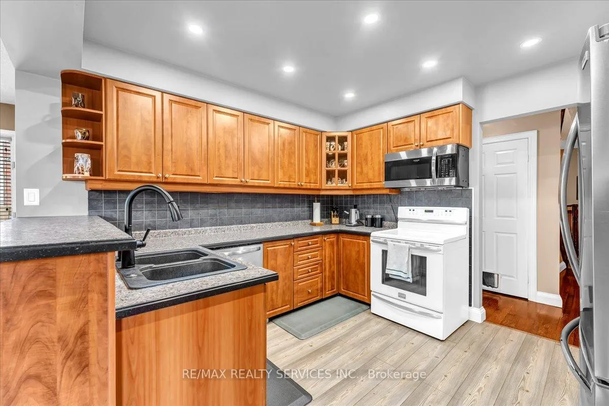 Photo 15 of 13 Corkett Drive, Brampton, Northwood Park — HOMEH