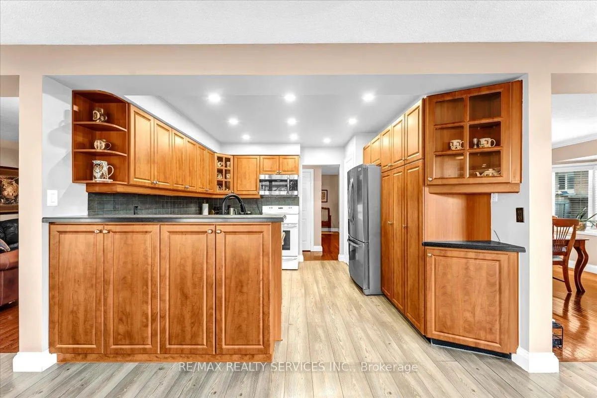 Photo 16 of 13 Corkett Drive, Brampton, Northwood Park — HOMEH