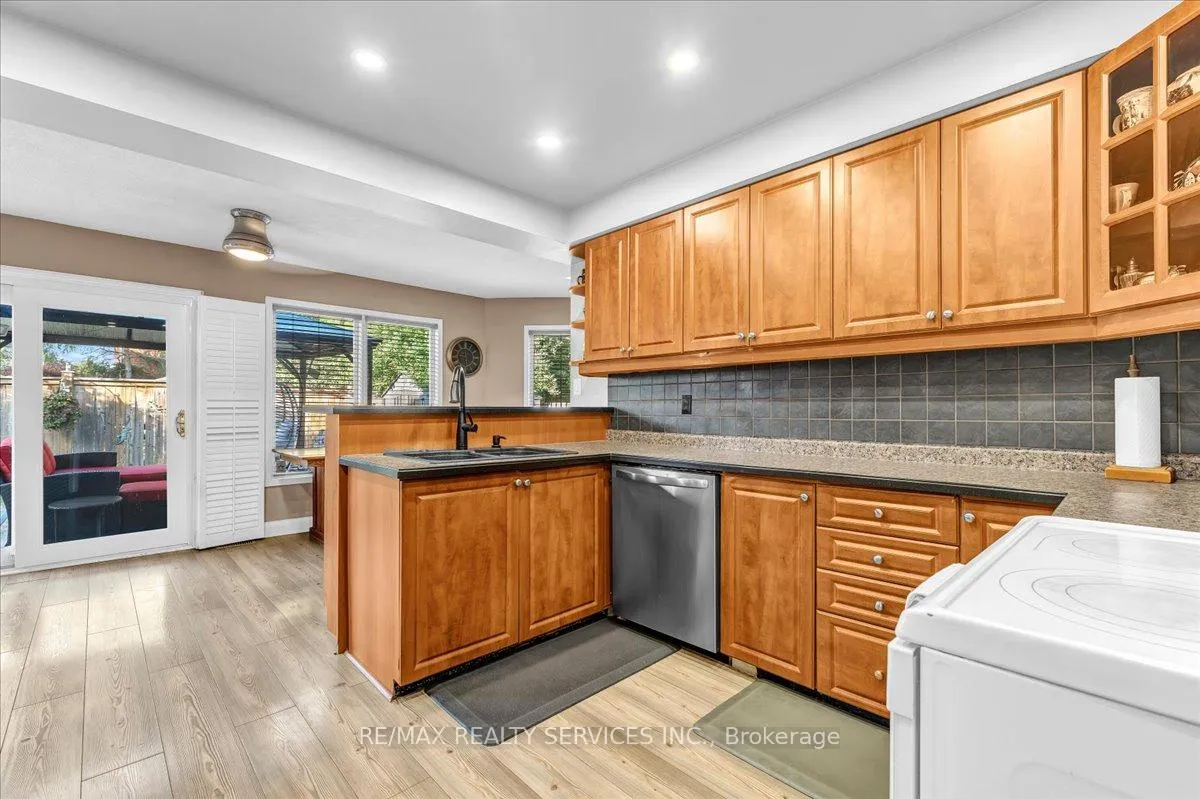 Photo 17 of 13 Corkett Drive, Brampton, Northwood Park — HOMEH