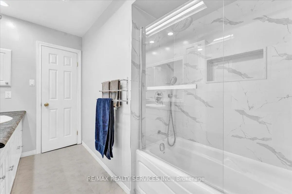 Photo 34 of 13 Corkett Drive, Brampton, Northwood Park — HOMEH