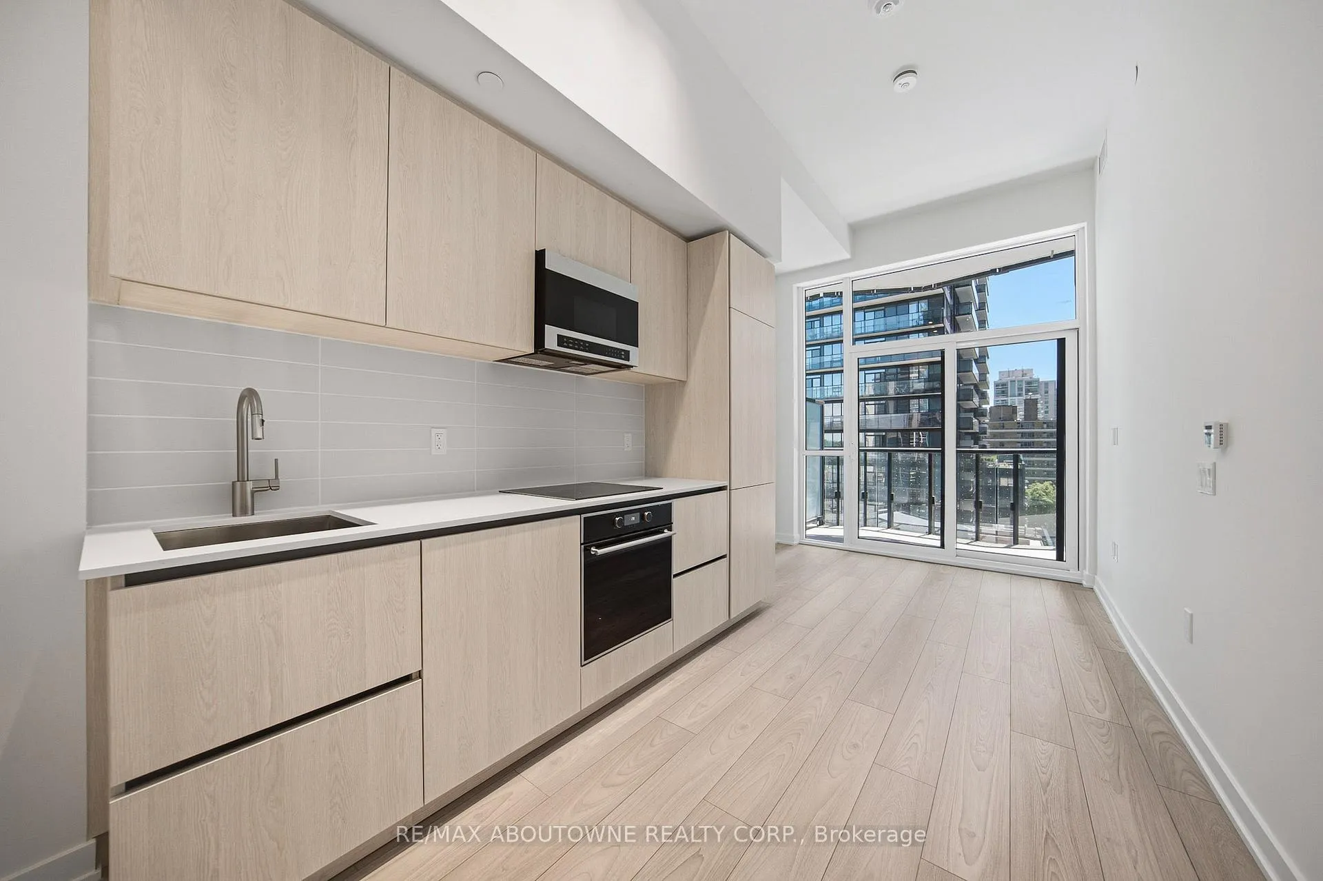 Photo 2 of Unit 908S, 110 Broadway Avenue, Toronto, Mount Pleasant West — HOMEH