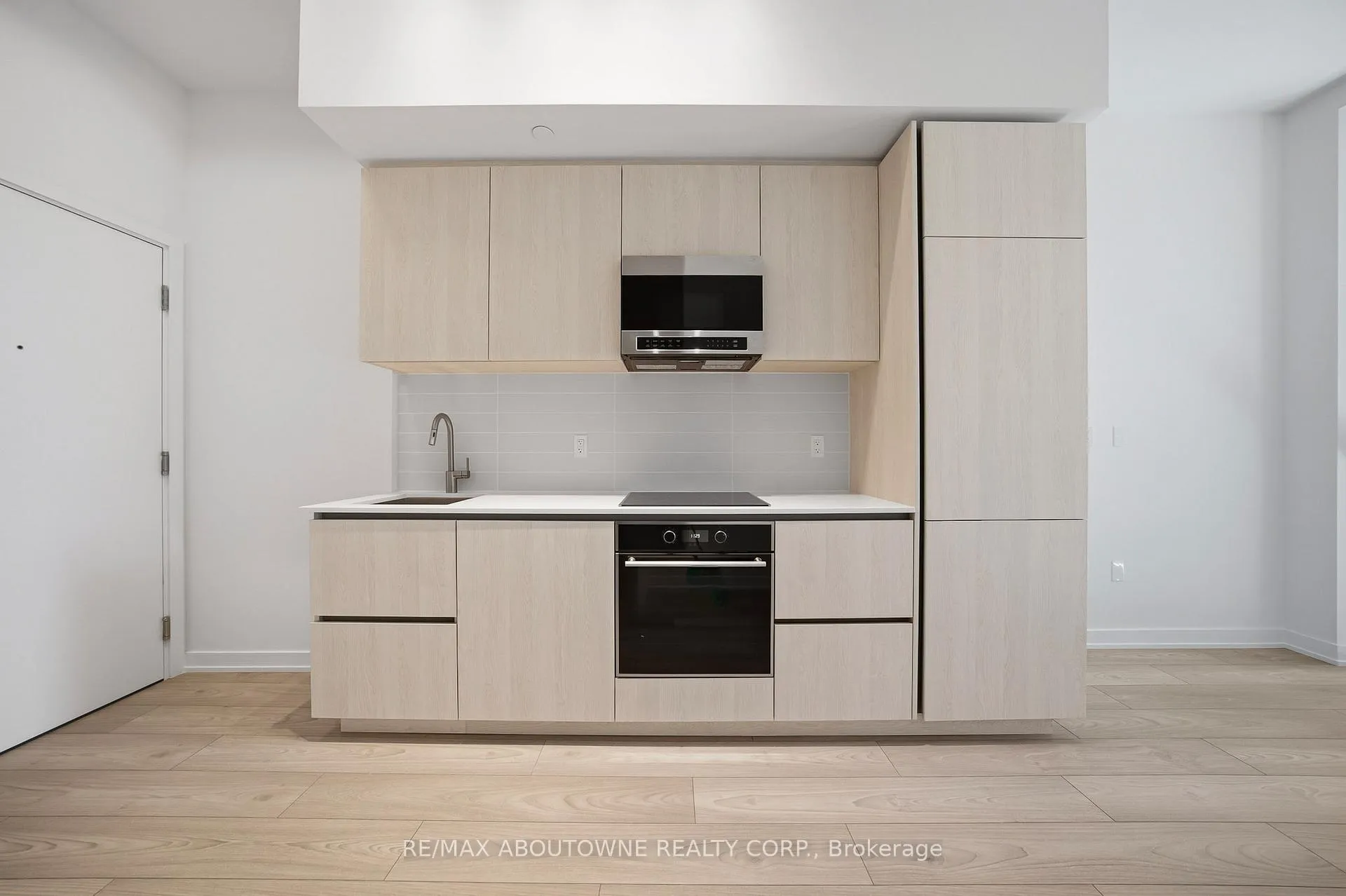 Photo 3 of Unit 908S, 110 Broadway Avenue, Toronto, Mount Pleasant West — HOMEH