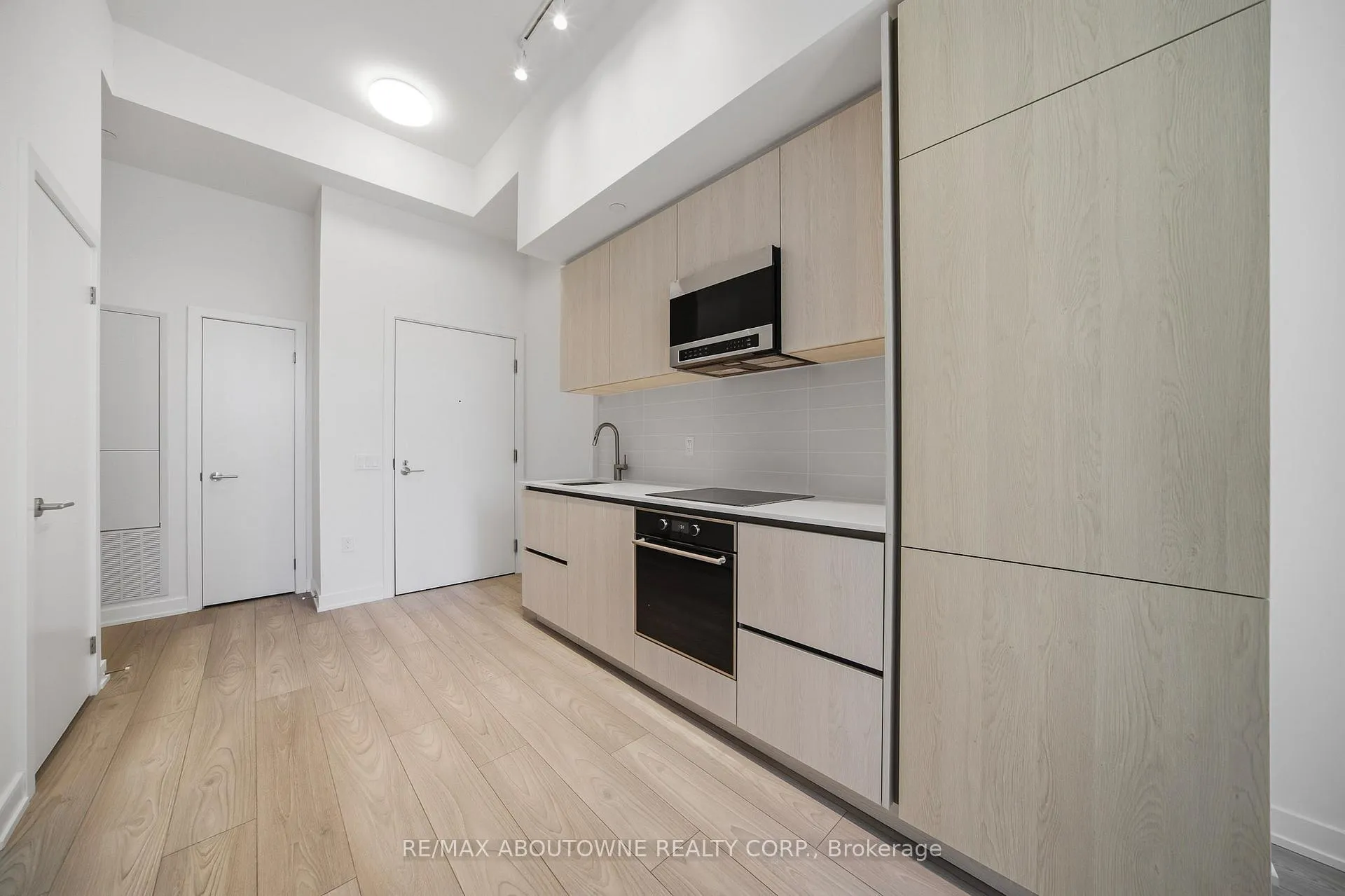 Photo 6 of Unit 908S, 110 Broadway Avenue, Toronto, Mount Pleasant West — HOMEH