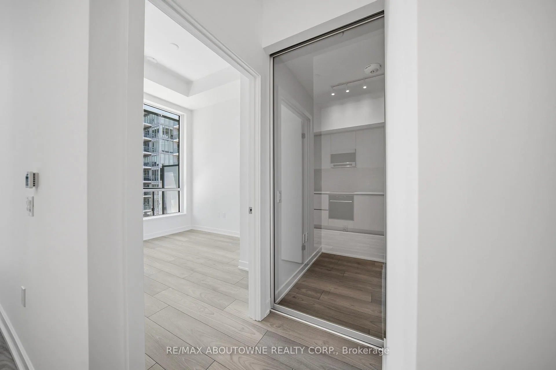 Photo 10 of Unit 908S, 110 Broadway Avenue, Toronto, Mount Pleasant West — HOMEH
