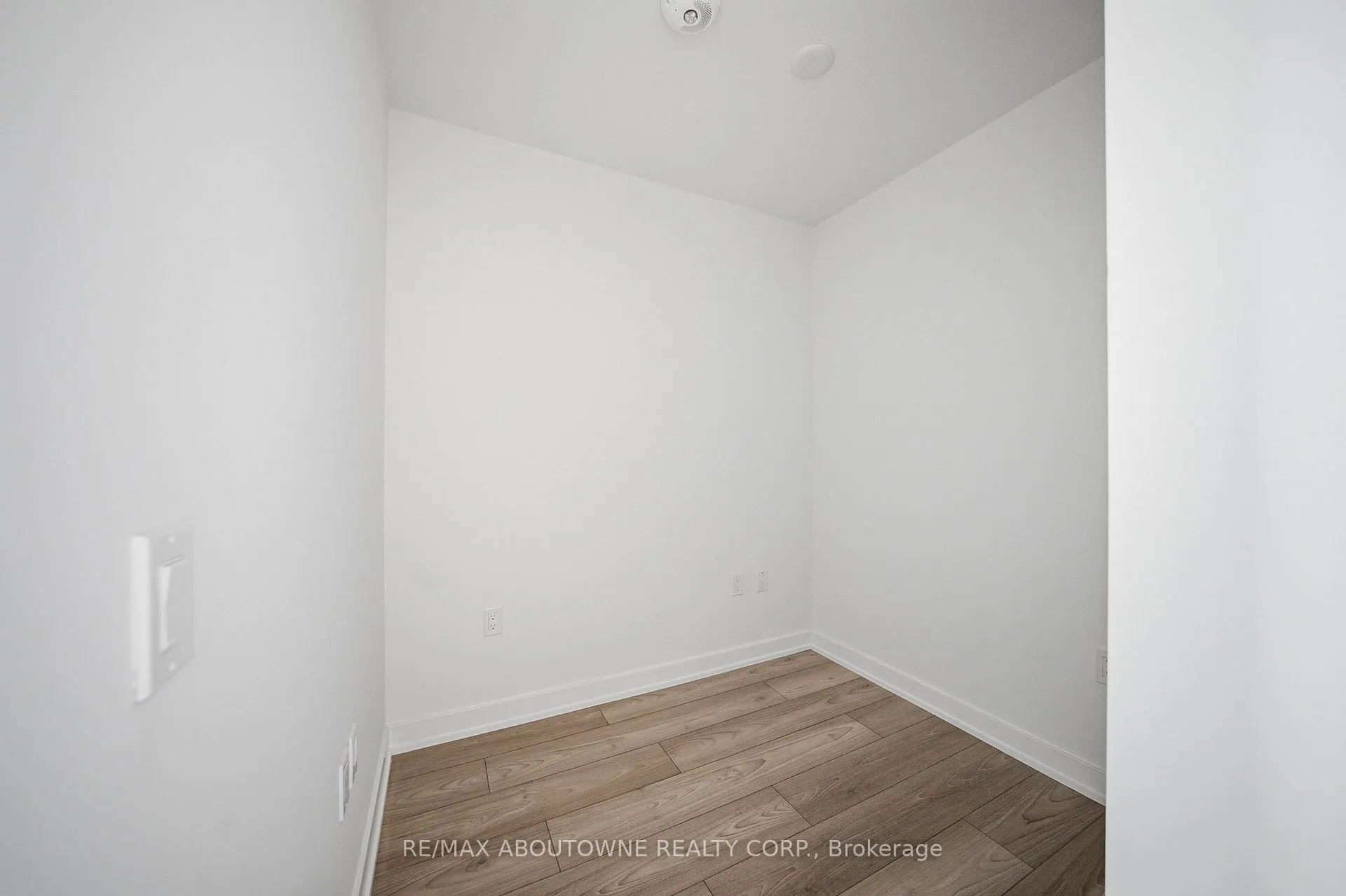 Photo 11 of Unit 908S, 110 Broadway Avenue, Toronto, Mount Pleasant West — HOMEH