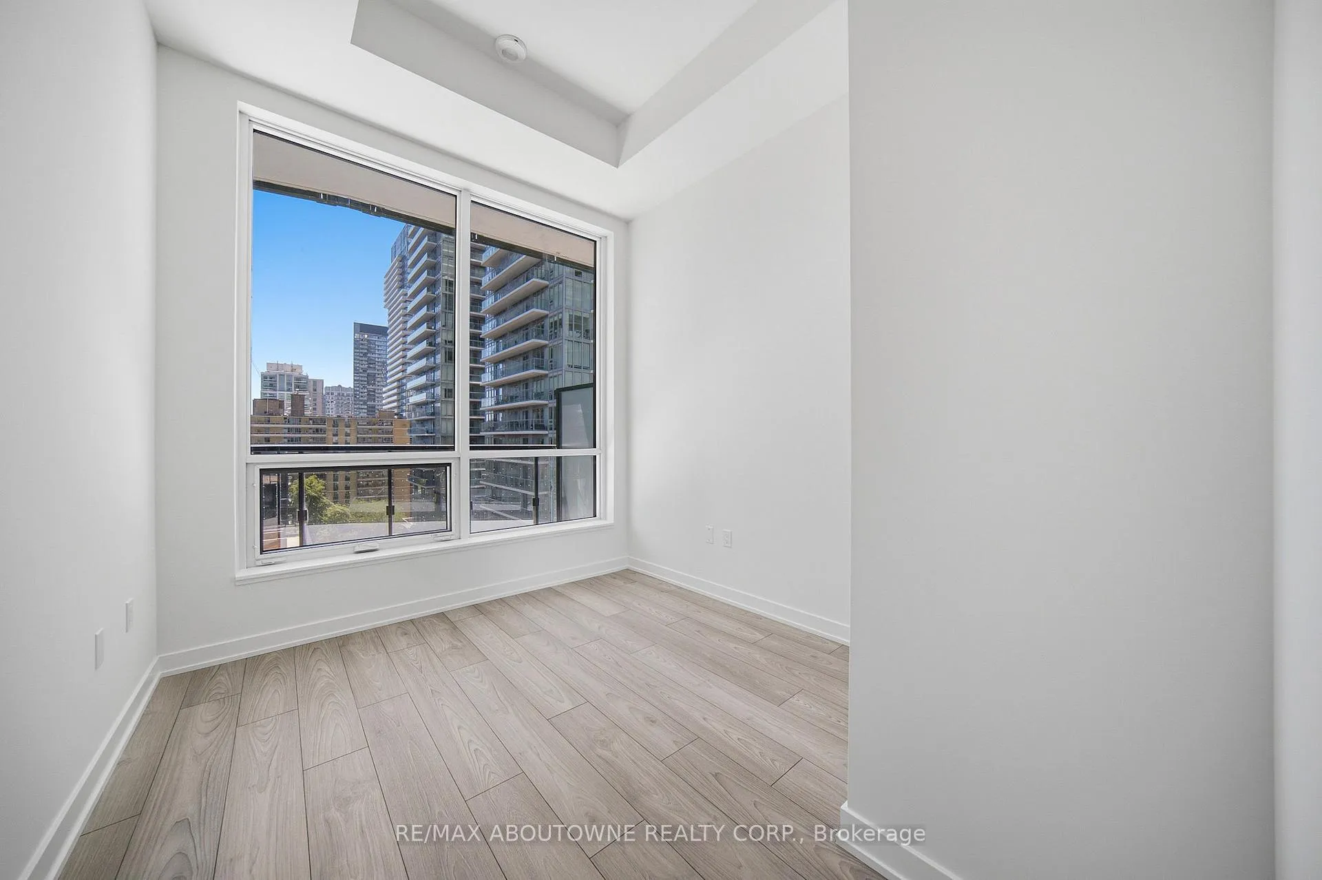 Photo 12 of Unit 908S, 110 Broadway Avenue, Toronto, Mount Pleasant West — HOMEH