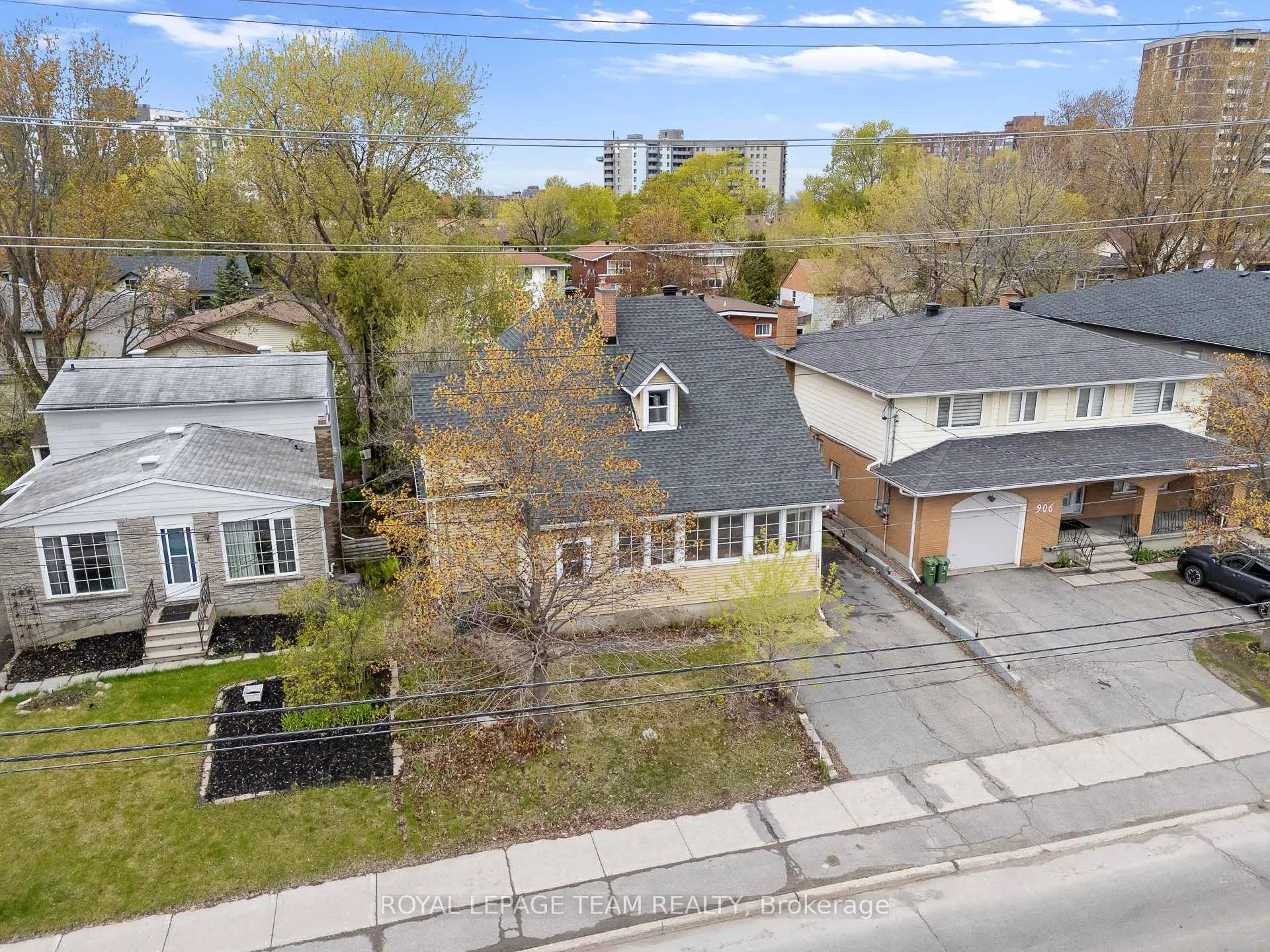 Photo 3 of 910 Pinecrest Road, Ottawa, Fairfield Heights — HOMEH