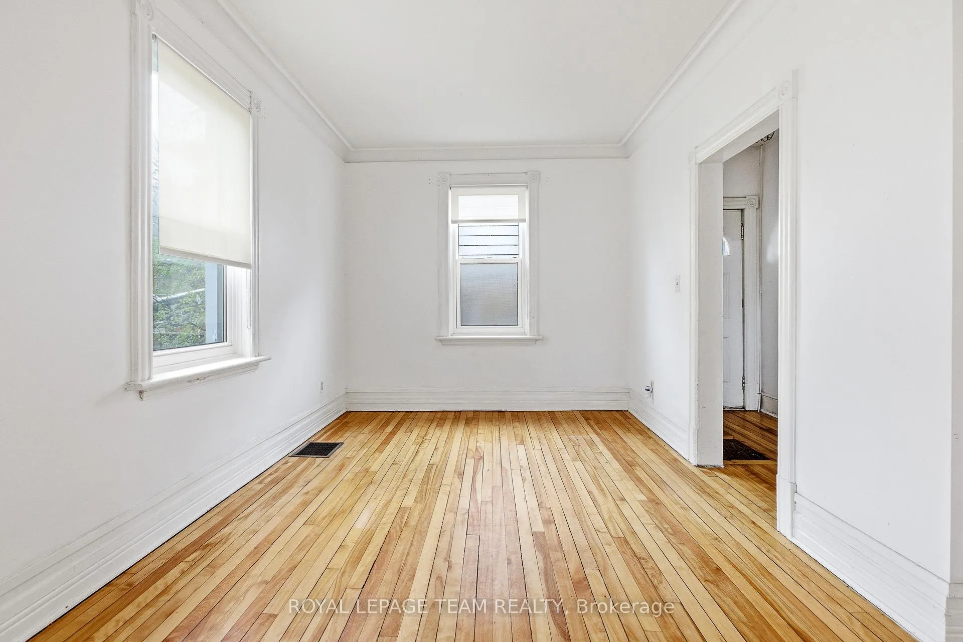 Photo 7 of 910 Pinecrest Road, Ottawa, Fairfield Heights — HOMEH