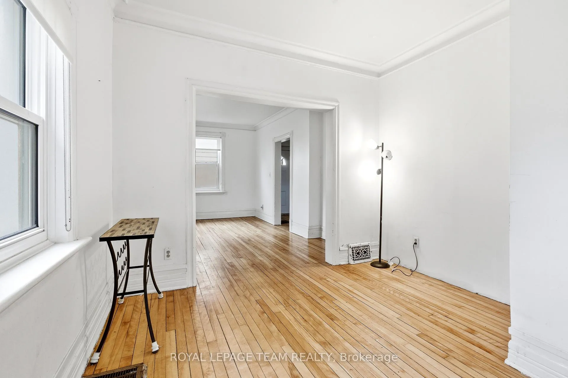 Photo 8 of 910 Pinecrest Road, Ottawa, Fairfield Heights — HOMEH