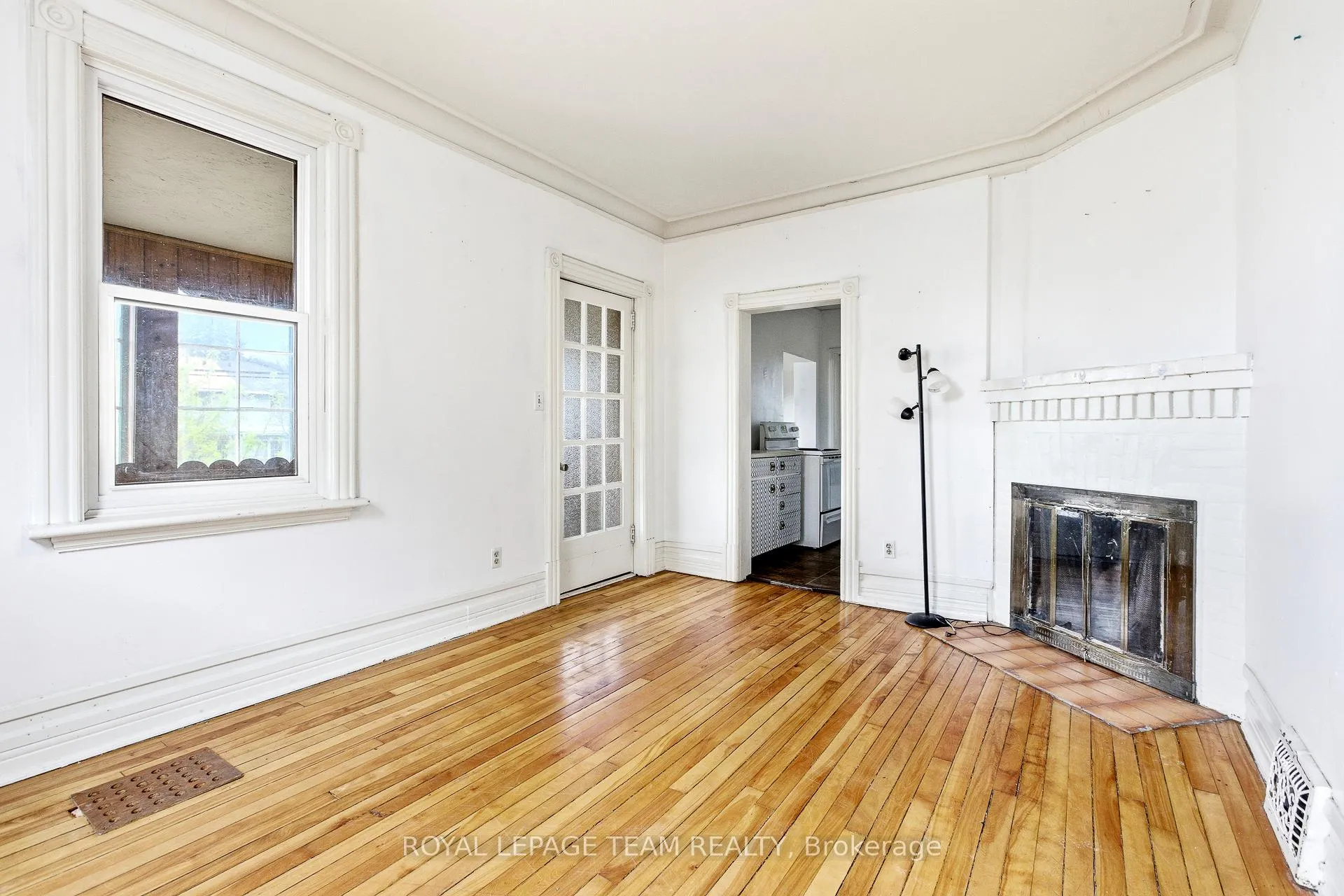 Photo 9 of 910 Pinecrest Road, Ottawa, Fairfield Heights — HOMEH