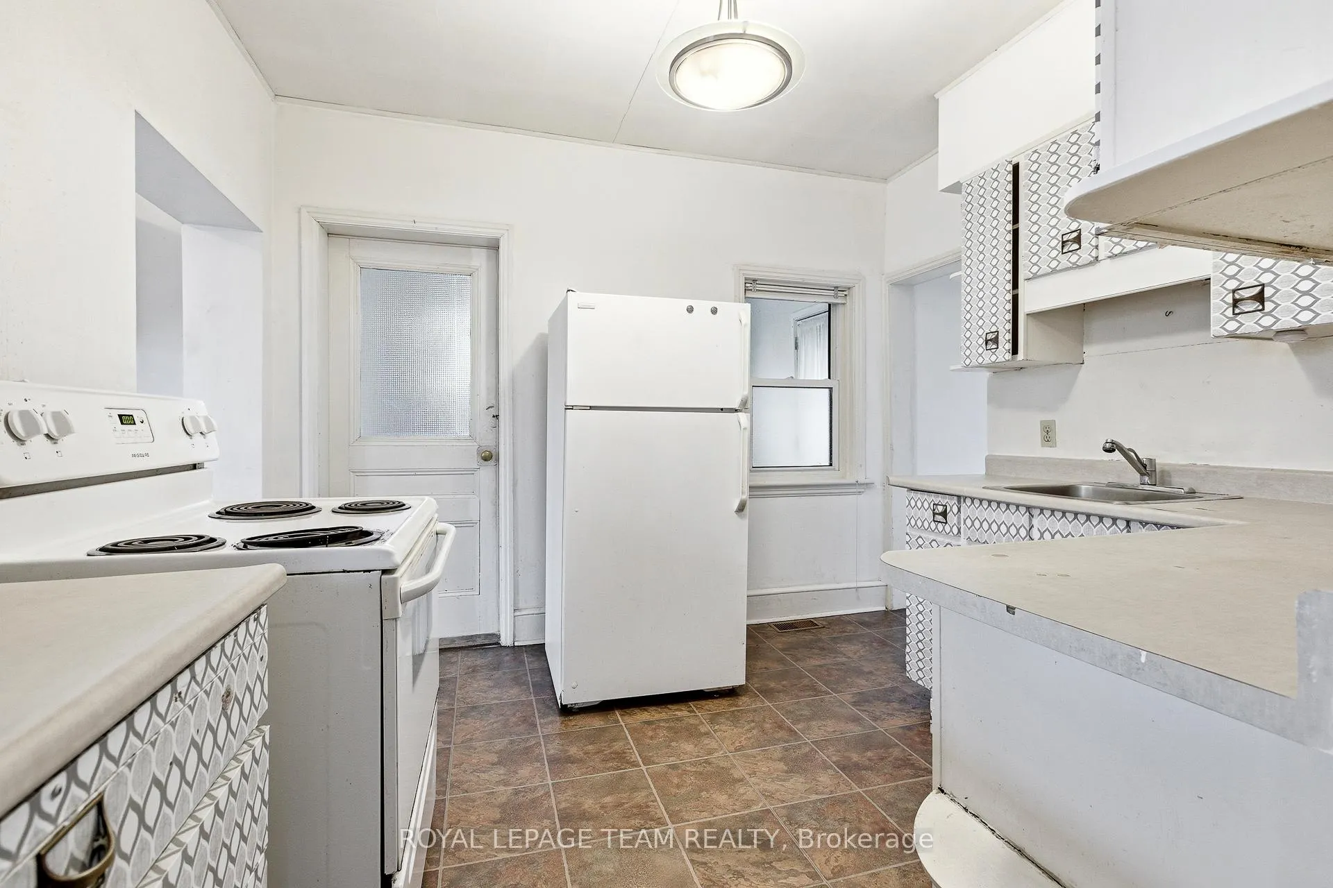 Photo 11 of 910 Pinecrest Road, Ottawa, Fairfield Heights — HOMEH