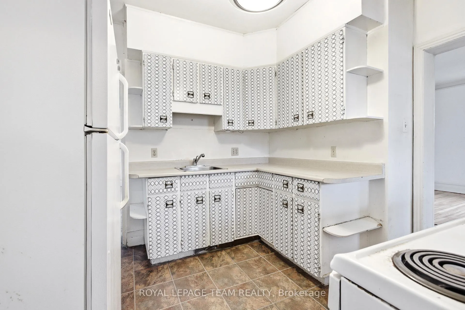 Photo 12 of 910 Pinecrest Road, Ottawa, Fairfield Heights — HOMEH
