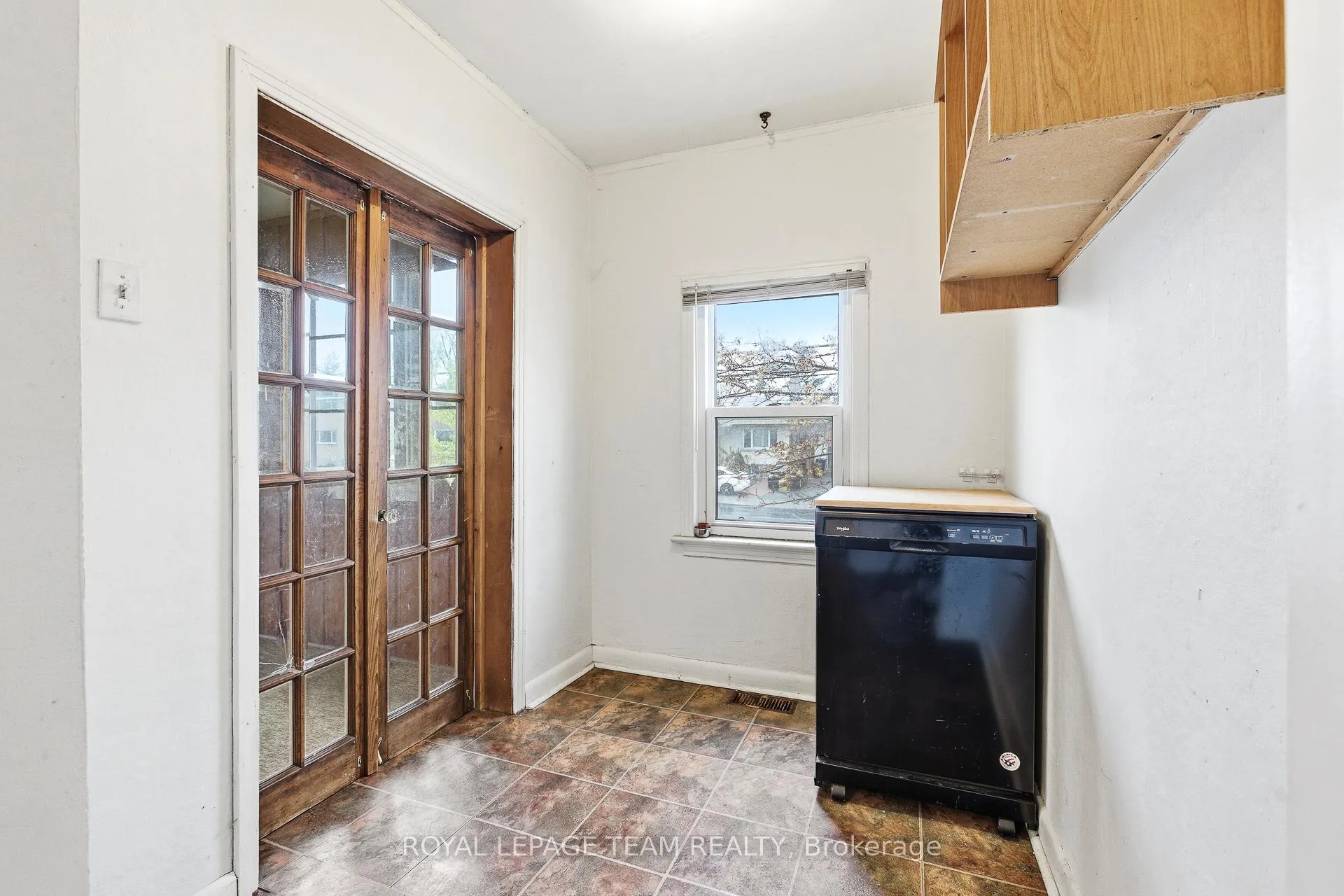 Photo 14 of 910 Pinecrest Road, Ottawa, Fairfield Heights — HOMEH