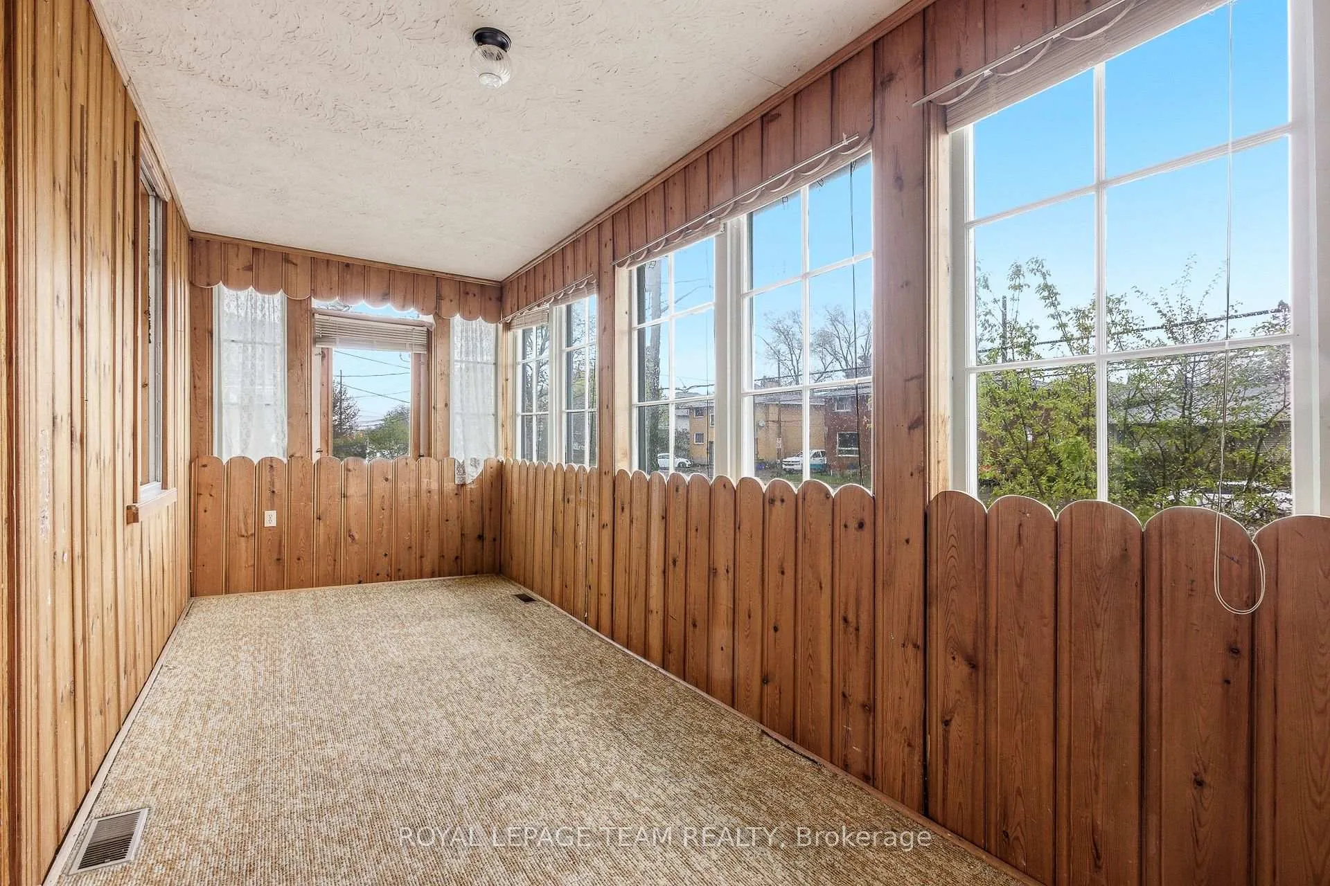 Photo 16 of 910 Pinecrest Road, Ottawa, Fairfield Heights — HOMEH