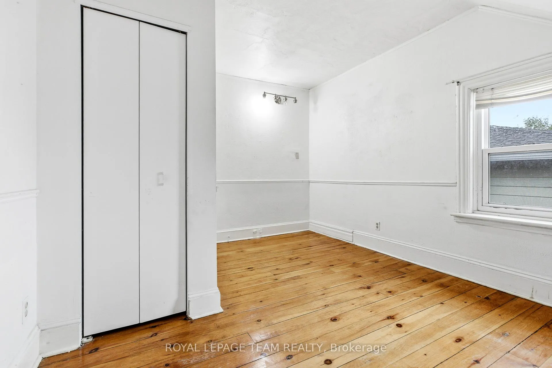 Photo 29 of 910 Pinecrest Road, Ottawa, Fairfield Heights — HOMEH