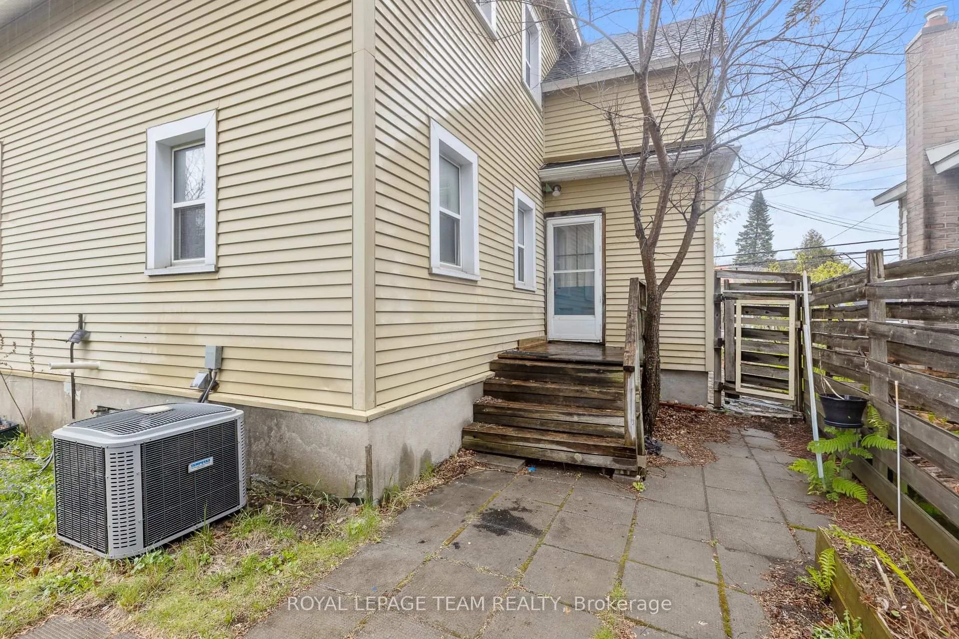 Photo 33 of 910 Pinecrest Road, Ottawa, Fairfield Heights — HOMEH