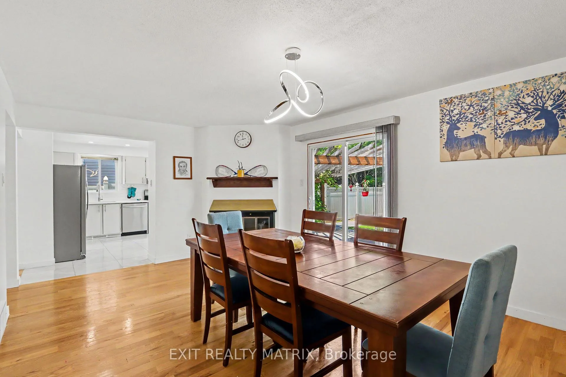 Photo 5 of 383 Viewmount Drive, Ottawa, Borden Farm/Stewart Farm/Carleton Heights/Parkwood Hills — HOMEH