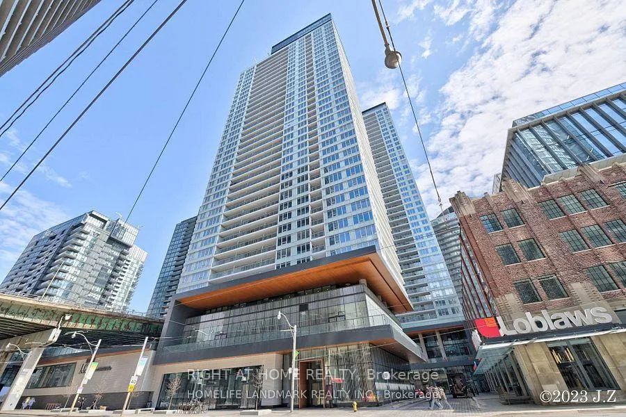 Front of Unit 3309, 19 Bathurst Street