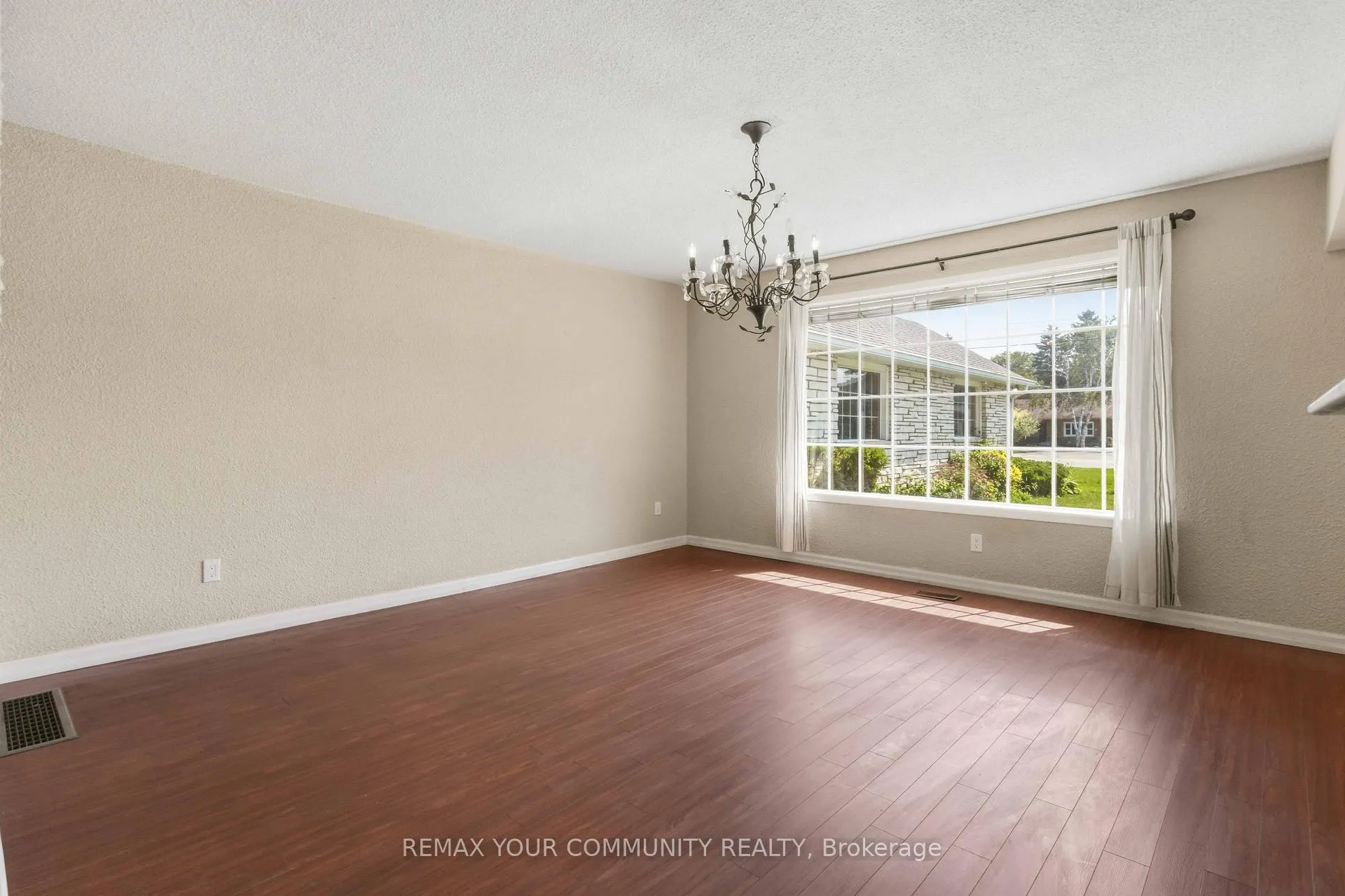 Photo 11 of 314 The Queensway S, Georgina, Keswick South — HOMEH