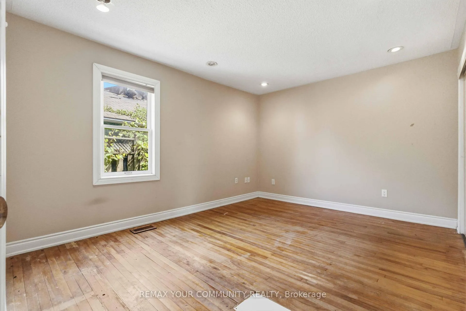 Photo 17 of 314 The Queensway S, Georgina, Keswick South — HOMEH