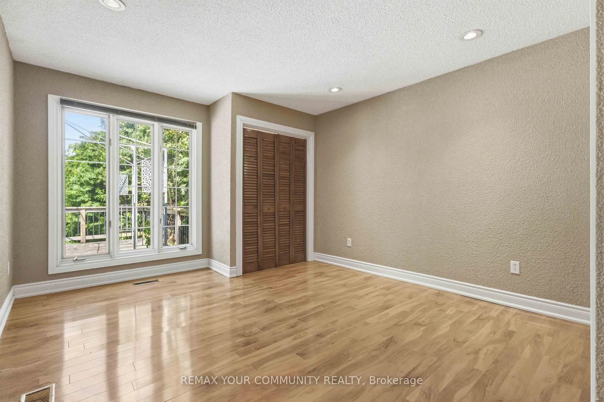 Photo 18 of 314 The Queensway S, Georgina, Keswick South — HOMEH