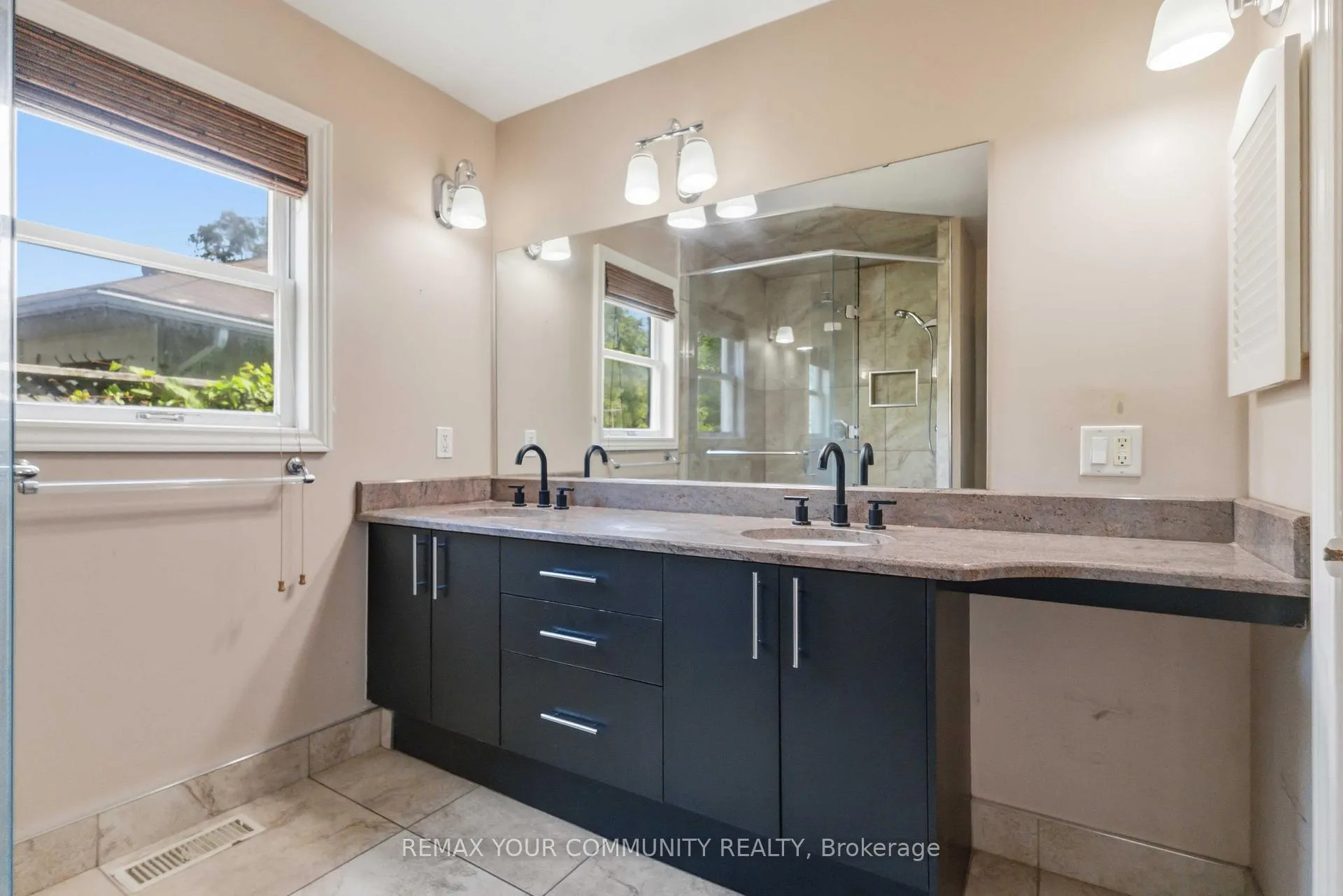 Photo 21 of 314 The Queensway S, Georgina, Keswick South — HOMEH