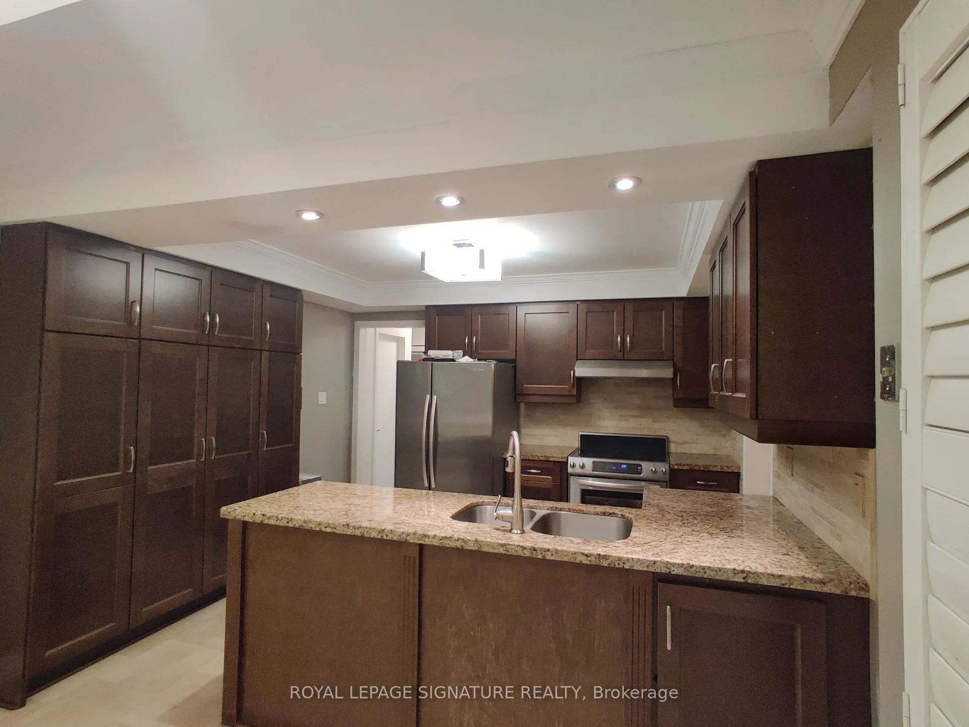 Photo 12 of Unit Upper, 2966 Caradoc Lane, Oakville, Clearview — HOMEH