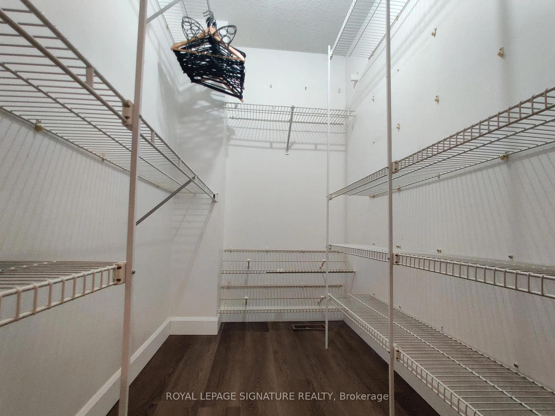 Photo 24 of Unit Upper, 2966 Caradoc Lane, Oakville, Clearview — HOMEH