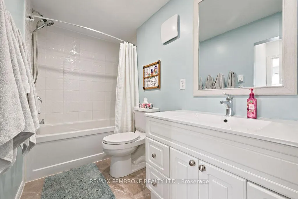 Photo 10 of 400 Murray Street, Pembroke, Pembroke — HOMEH
