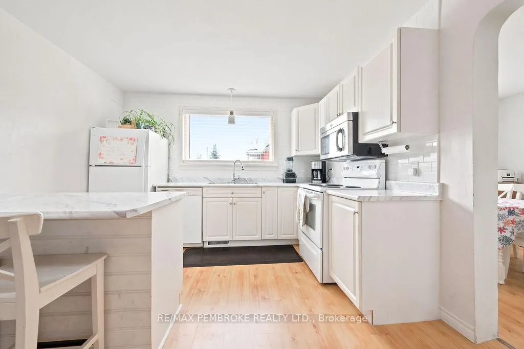 Photo 13 of 400 Murray Street, Pembroke, Pembroke — HOMEH