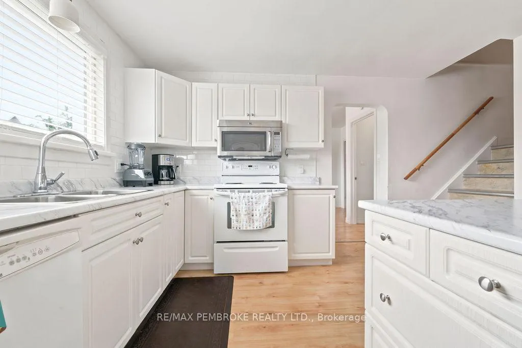 Photo 15 of 400 Murray Street, Pembroke, Pembroke — HOMEH