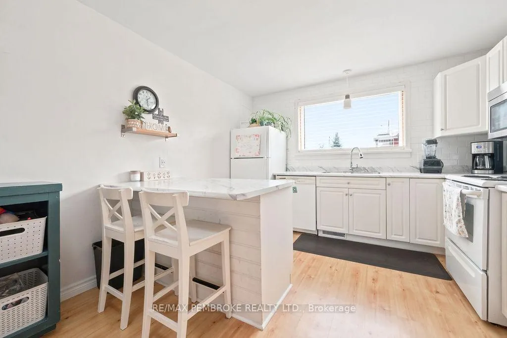 Photo 17 of 400 Murray Street, Pembroke, Pembroke — HOMEH